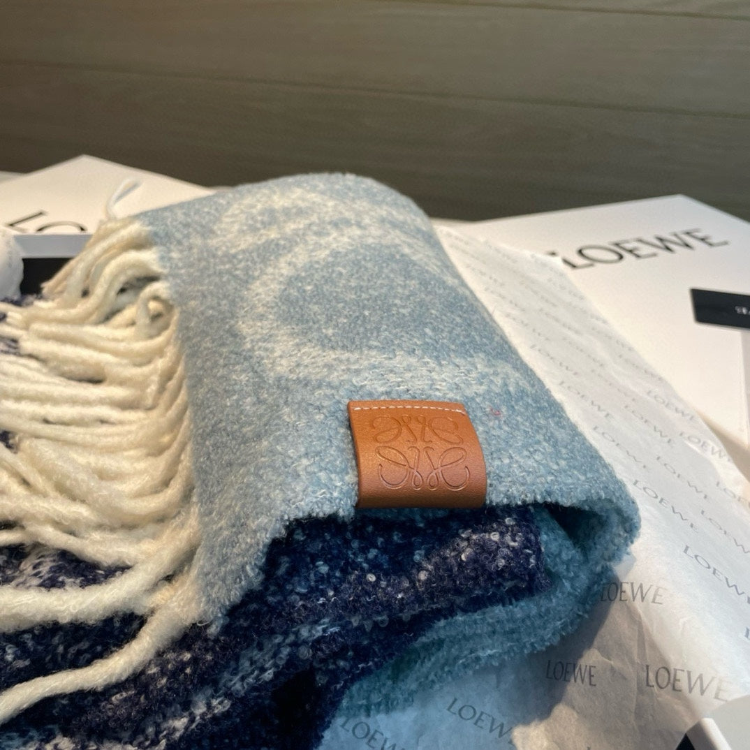 Oversized Cashmere Scarf – Extra Warmth with a Chic, Drapey Silhouette