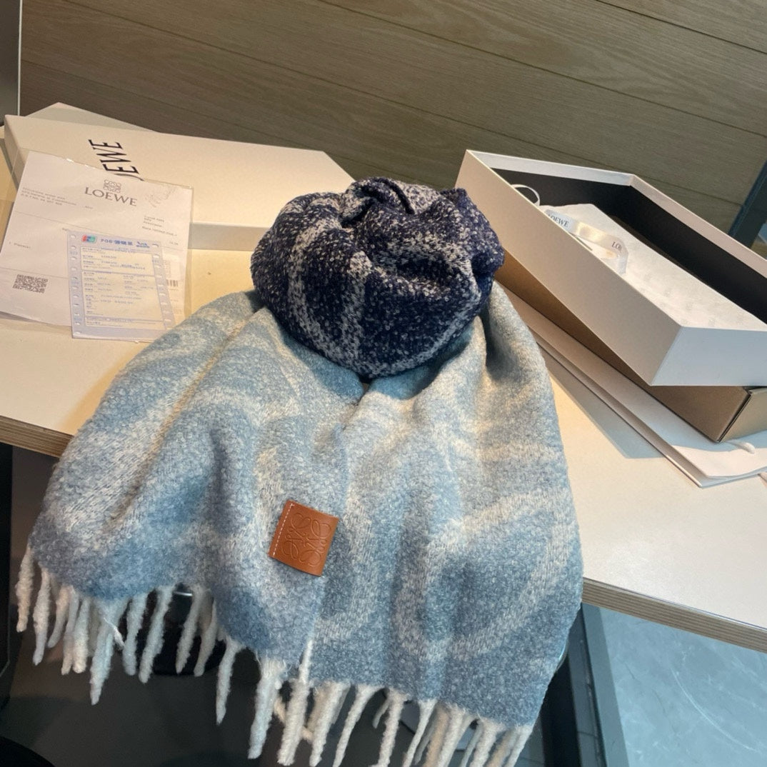 Oversized Cashmere Scarf – Extra Warmth with a Chic, Drapey Silhouette