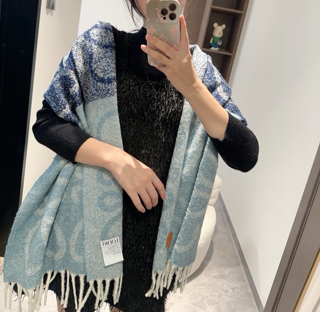 Oversized Cashmere Scarf – Extra Warmth with a Chic, Drapey Silhouette