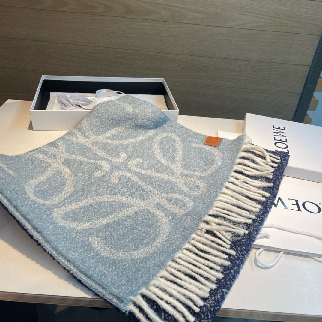 Oversized Cashmere Scarf – Extra Warmth with a Chic, Drapey Silhouette