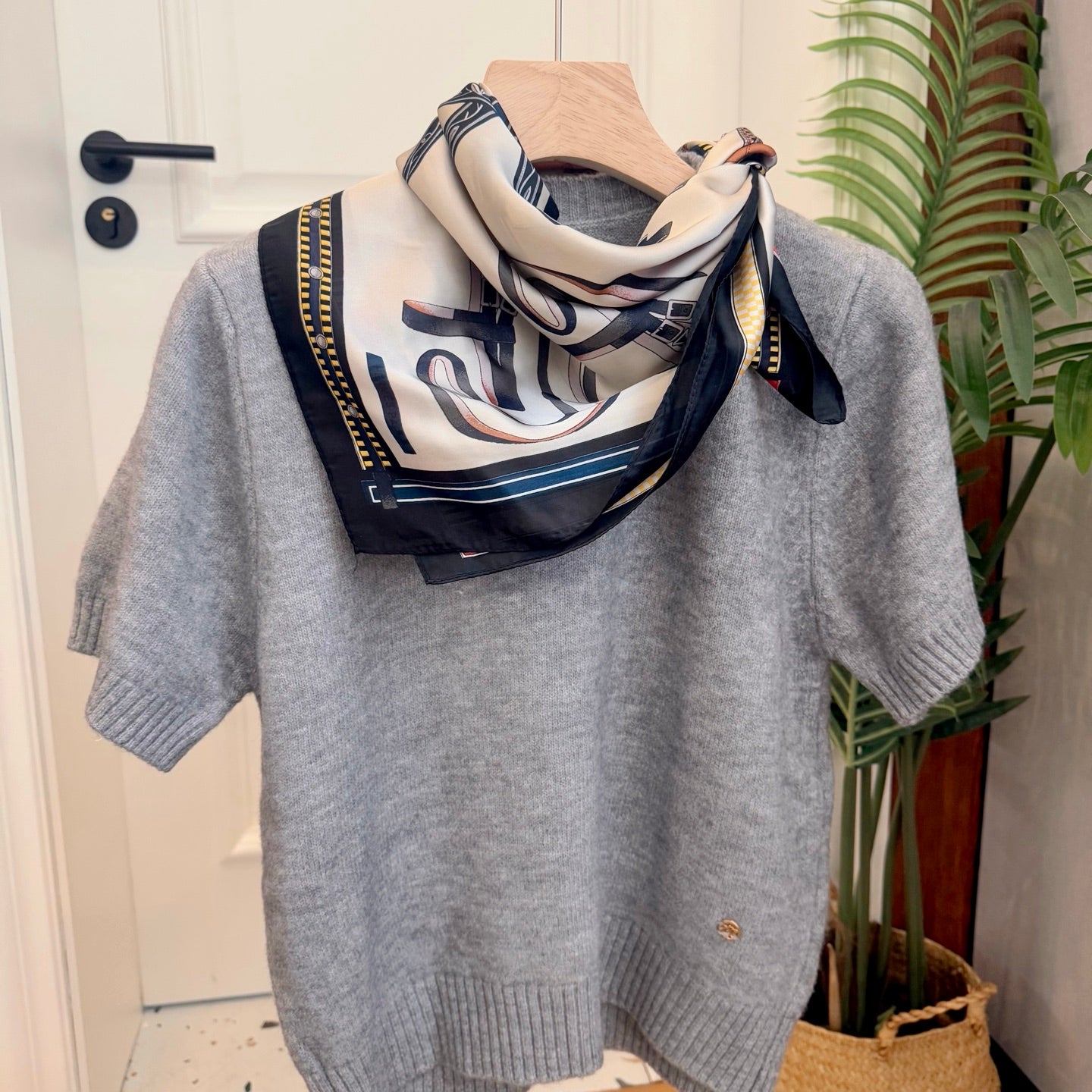 Elevate Your Style: Versatile Silk Scarves in Classic & Modern Prints