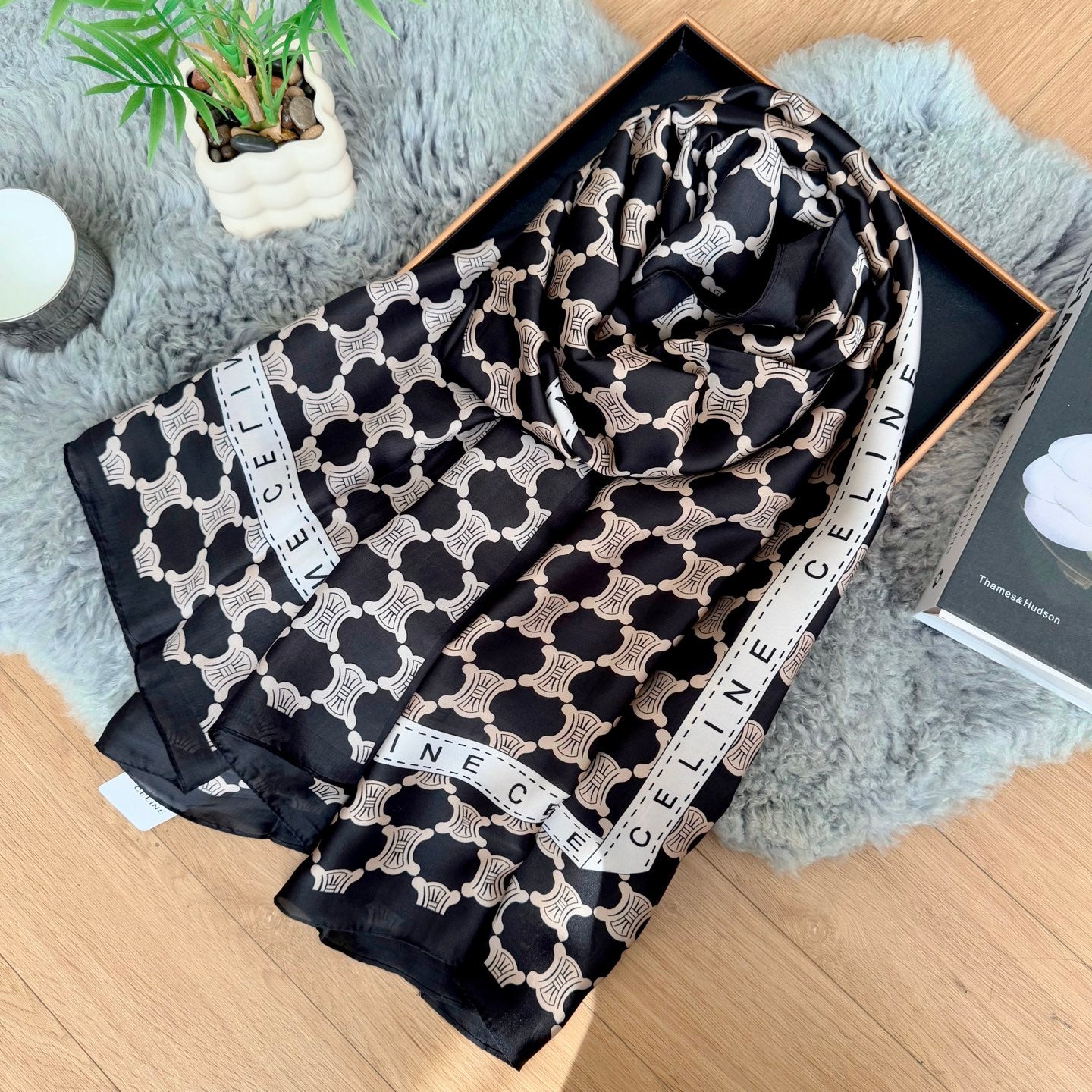 Elegant Large Silk Scarf – Timeless Trend Piece for All Your Styling Needs