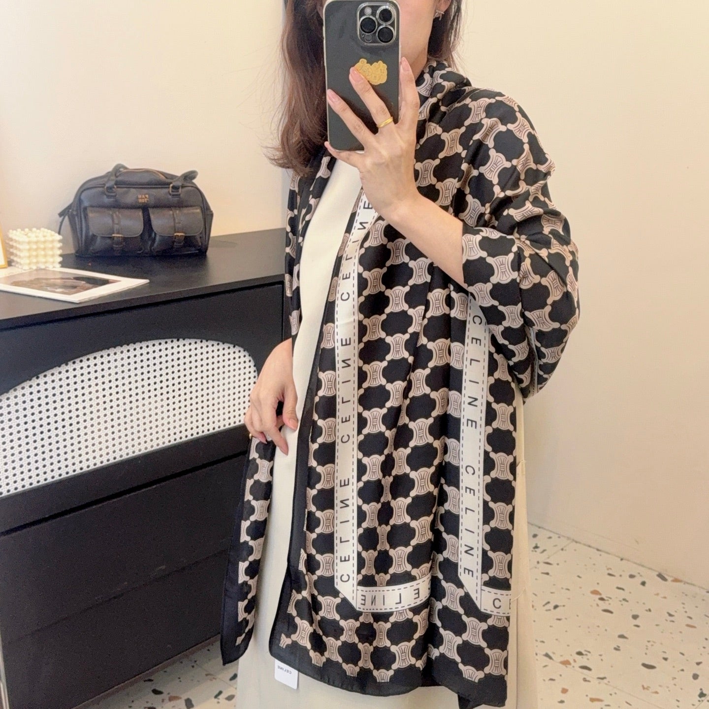 Elegant Large Silk Scarf – Timeless Trend Piece for All Your Styling Needs