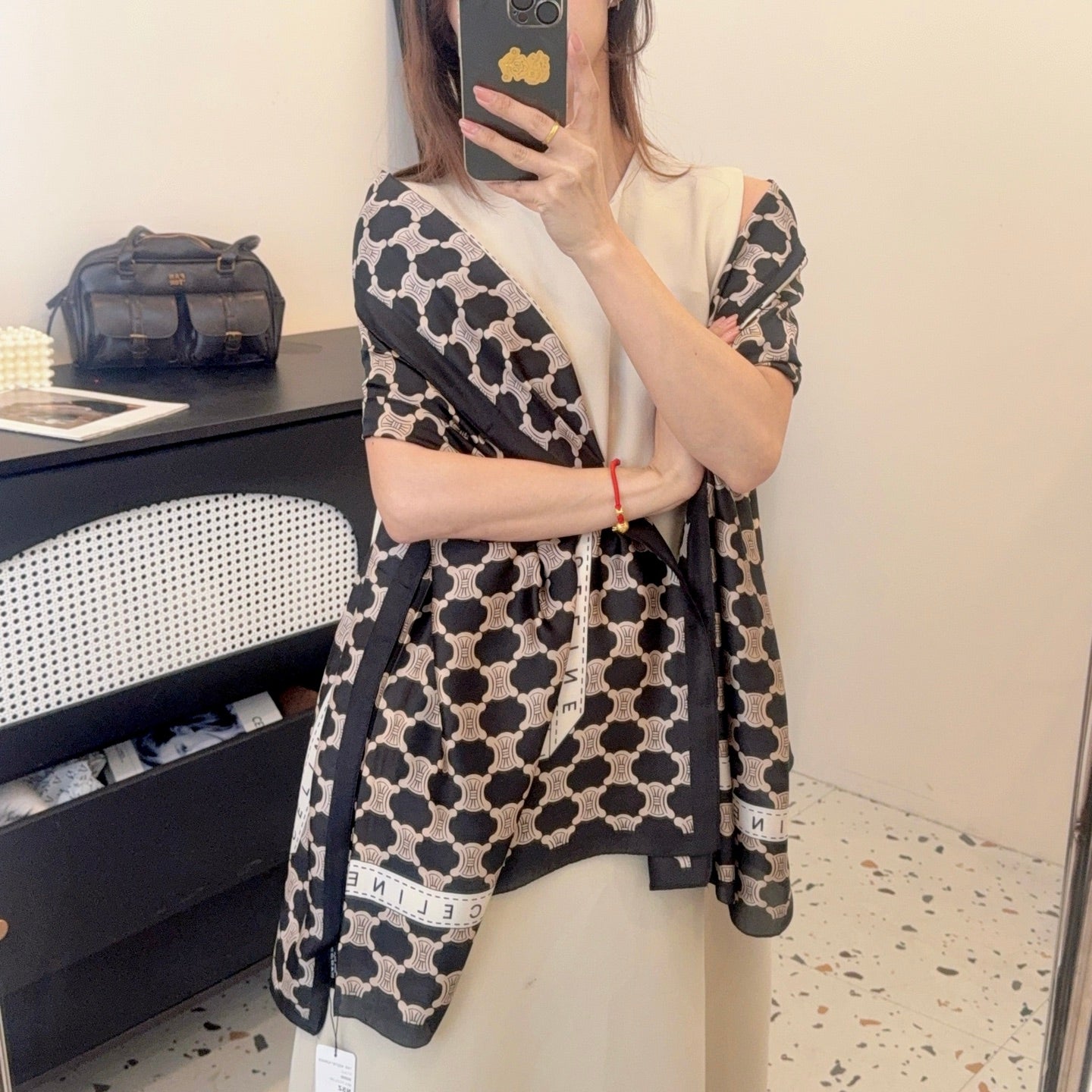 Elegant Large Silk Scarf – Timeless Trend Piece for All Your Styling Needs
