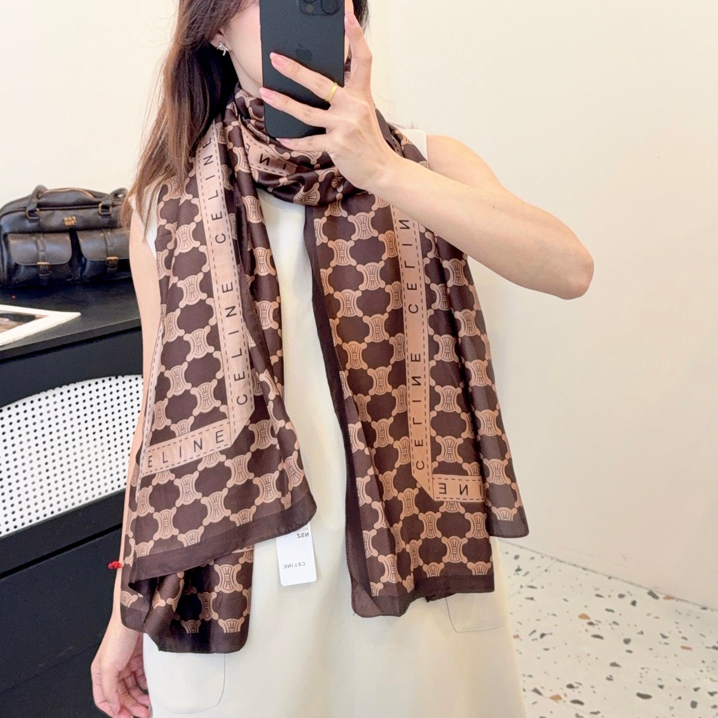 Elegant Large Silk Scarf – Timeless Trend Piece for All Your Styling Needs