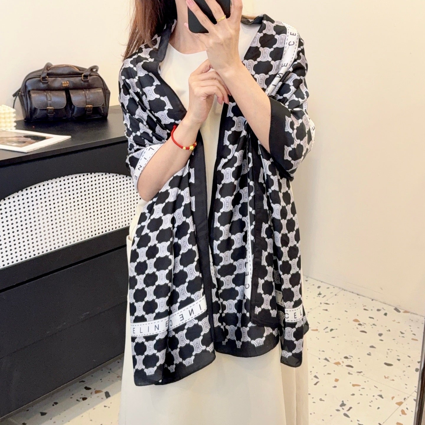 Elegant Large Silk Scarf – Timeless Trend Piece for All Your Styling Needs