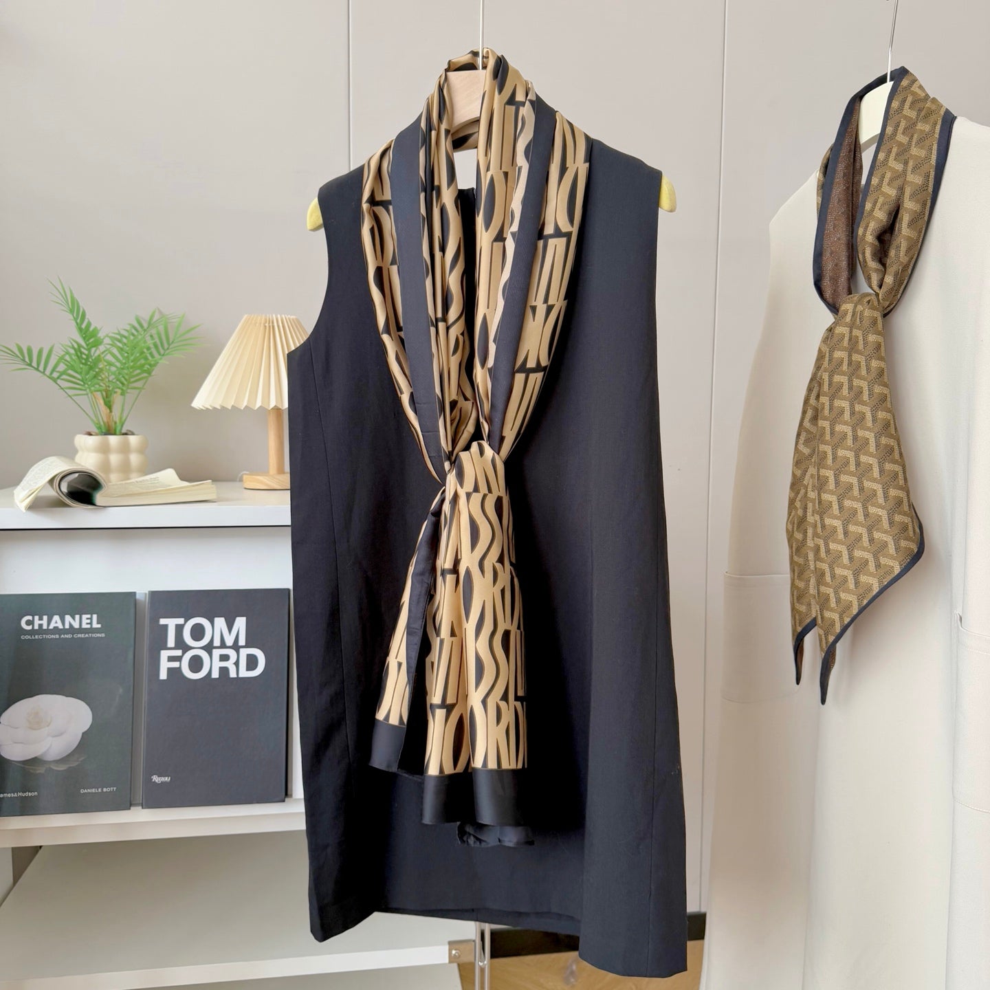 Fashion-Forward Large Silk Scarf – Versatile Enough for Jeans, Skirts & Blazers