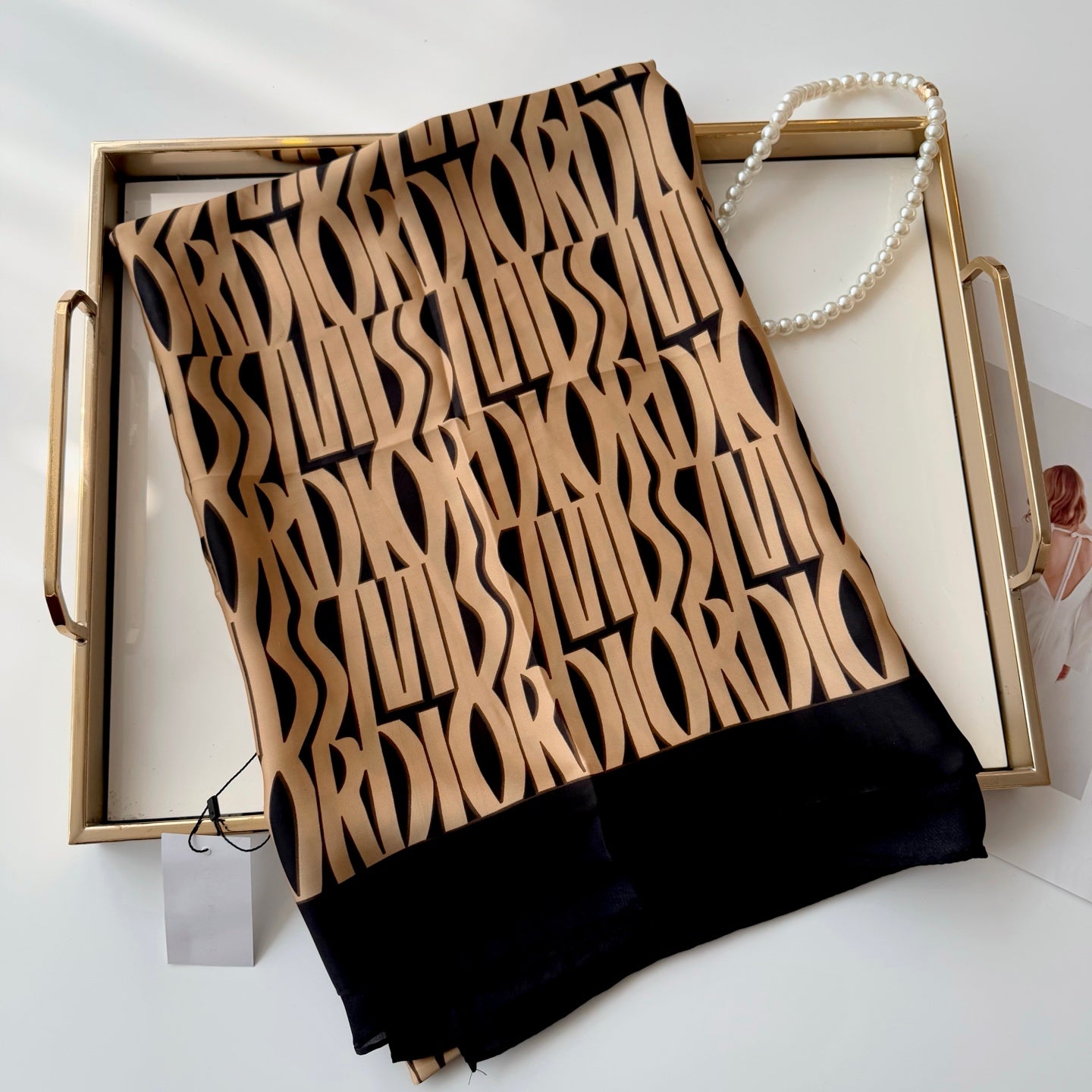 Fashion-Forward Large Silk Scarf – Versatile Enough for Jeans, Skirts & Blazers