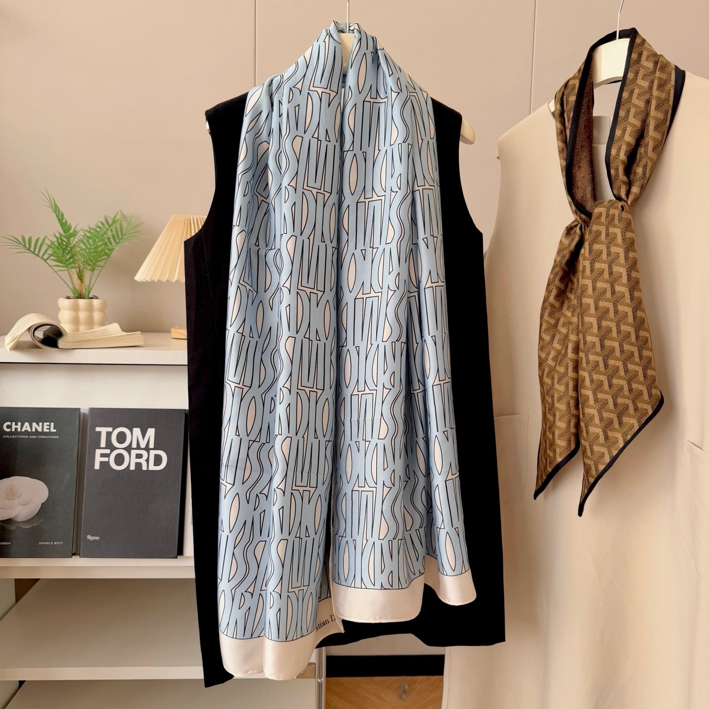 Fashion-Forward Large Silk Scarf – Versatile Enough for Jeans, Skirts & Blazers