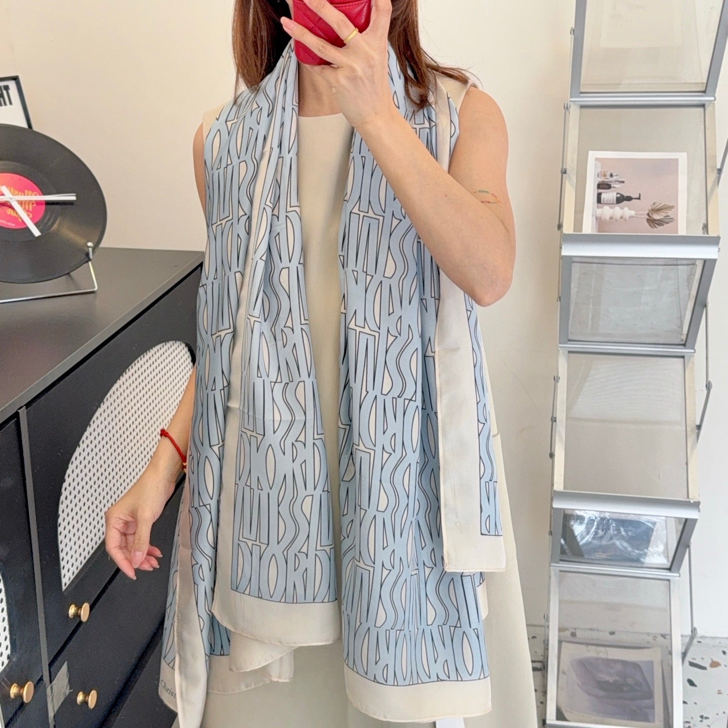 Fashion-Forward Large Silk Scarf – Versatile Enough for Jeans, Skirts & Blazers