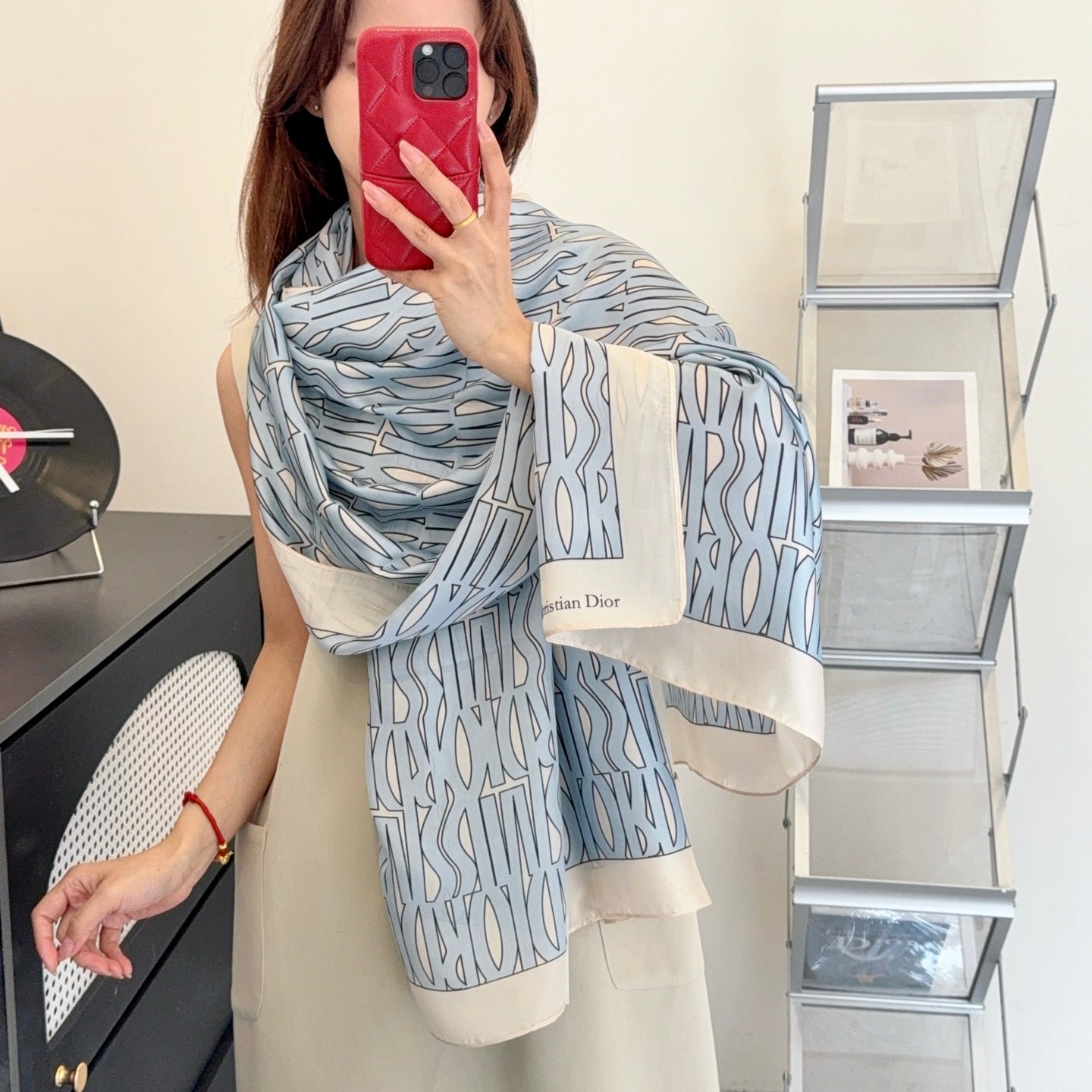 Fashion-Forward Large Silk Scarf – Versatile Enough for Jeans, Skirts & Blazers