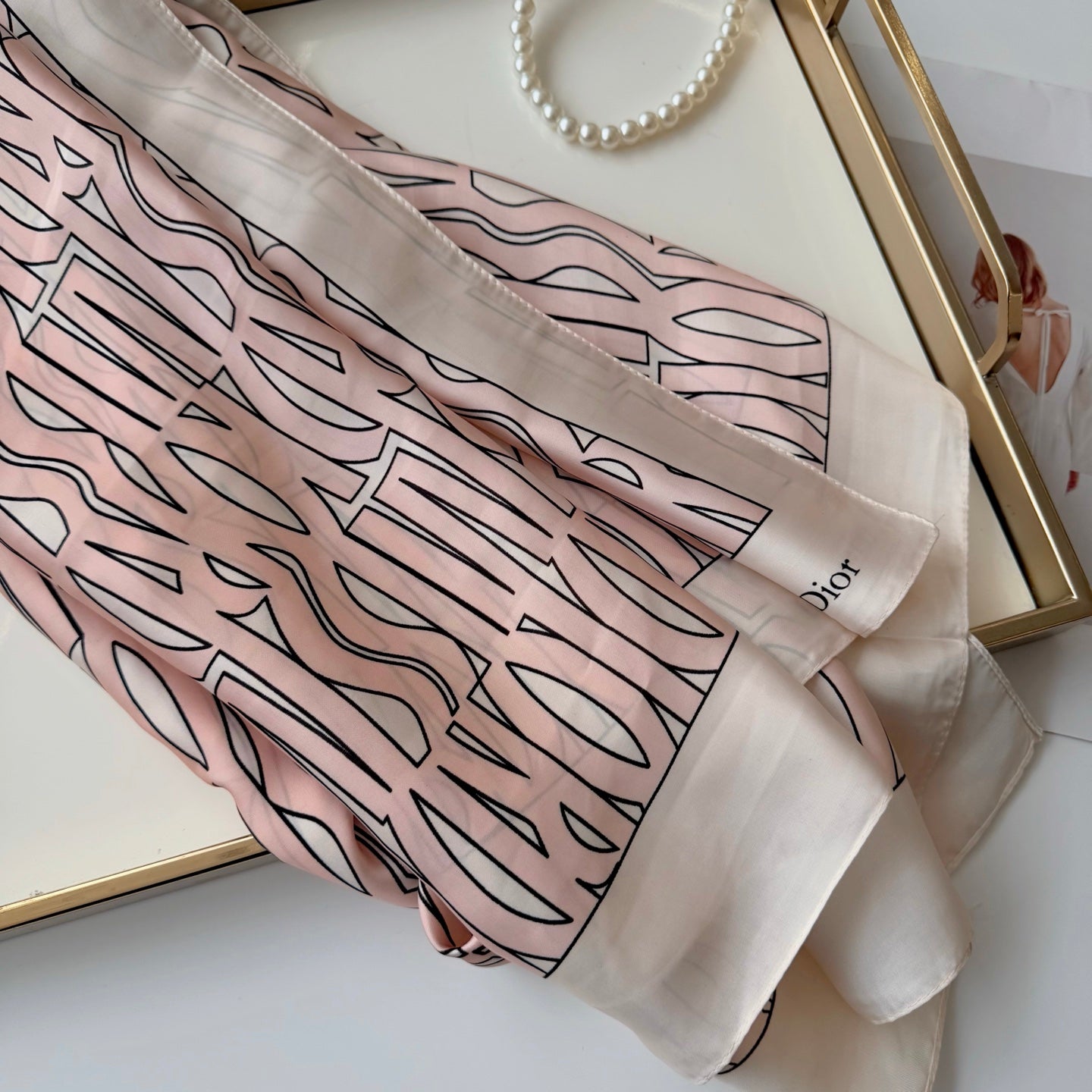 Fashion-Forward Large Silk Scarf – Versatile Enough for Jeans, Skirts & Blazers