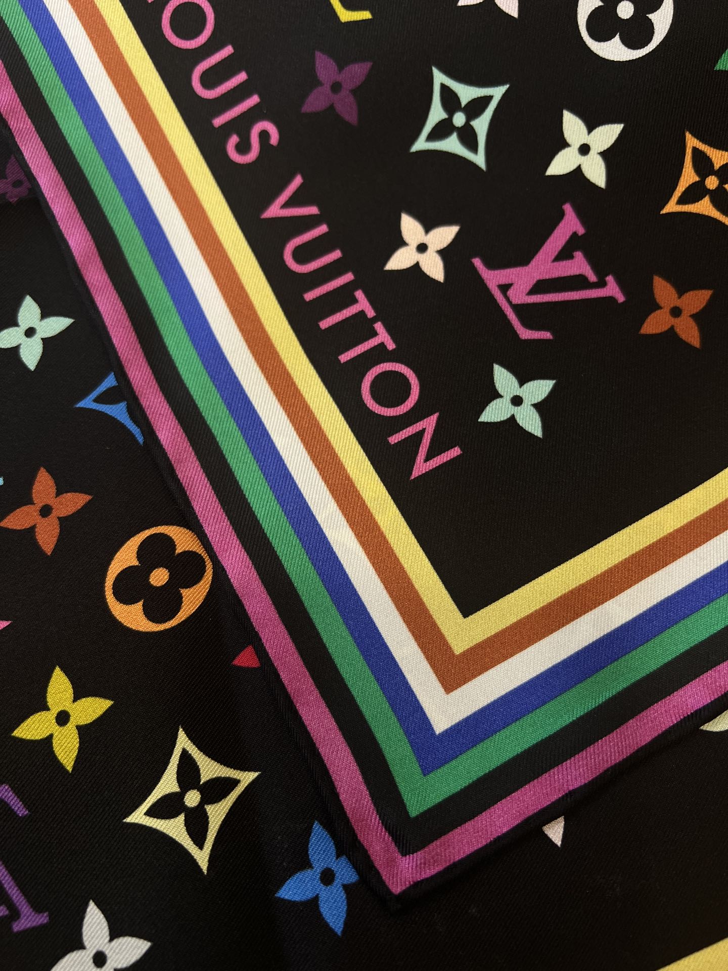 Trendy Multipurpose Silk Scarf – Your Go-To Accessory for Daily Chic