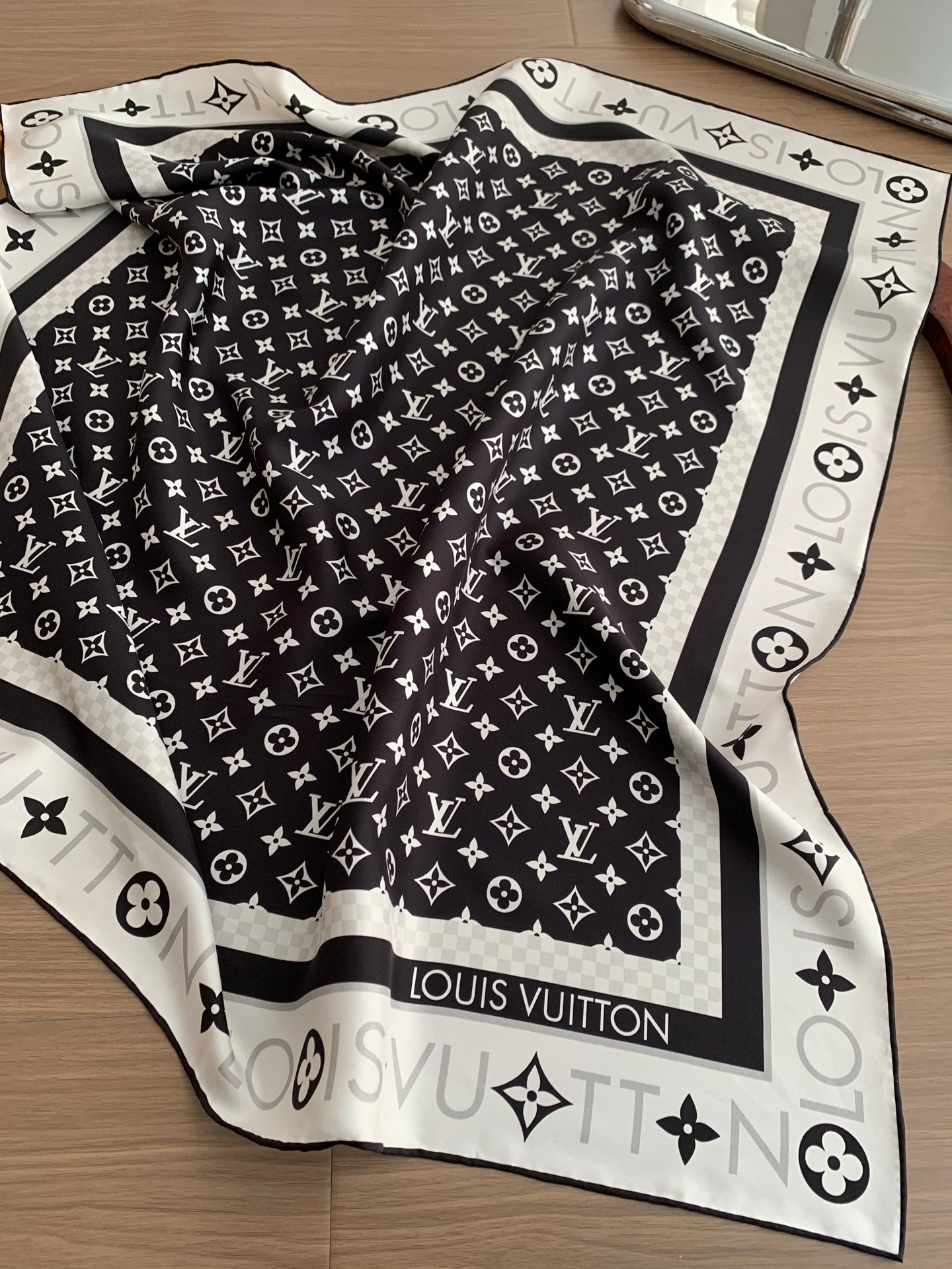 Timeless Elegance: Versatile Silk Scarf for Every Fashion Ensemble