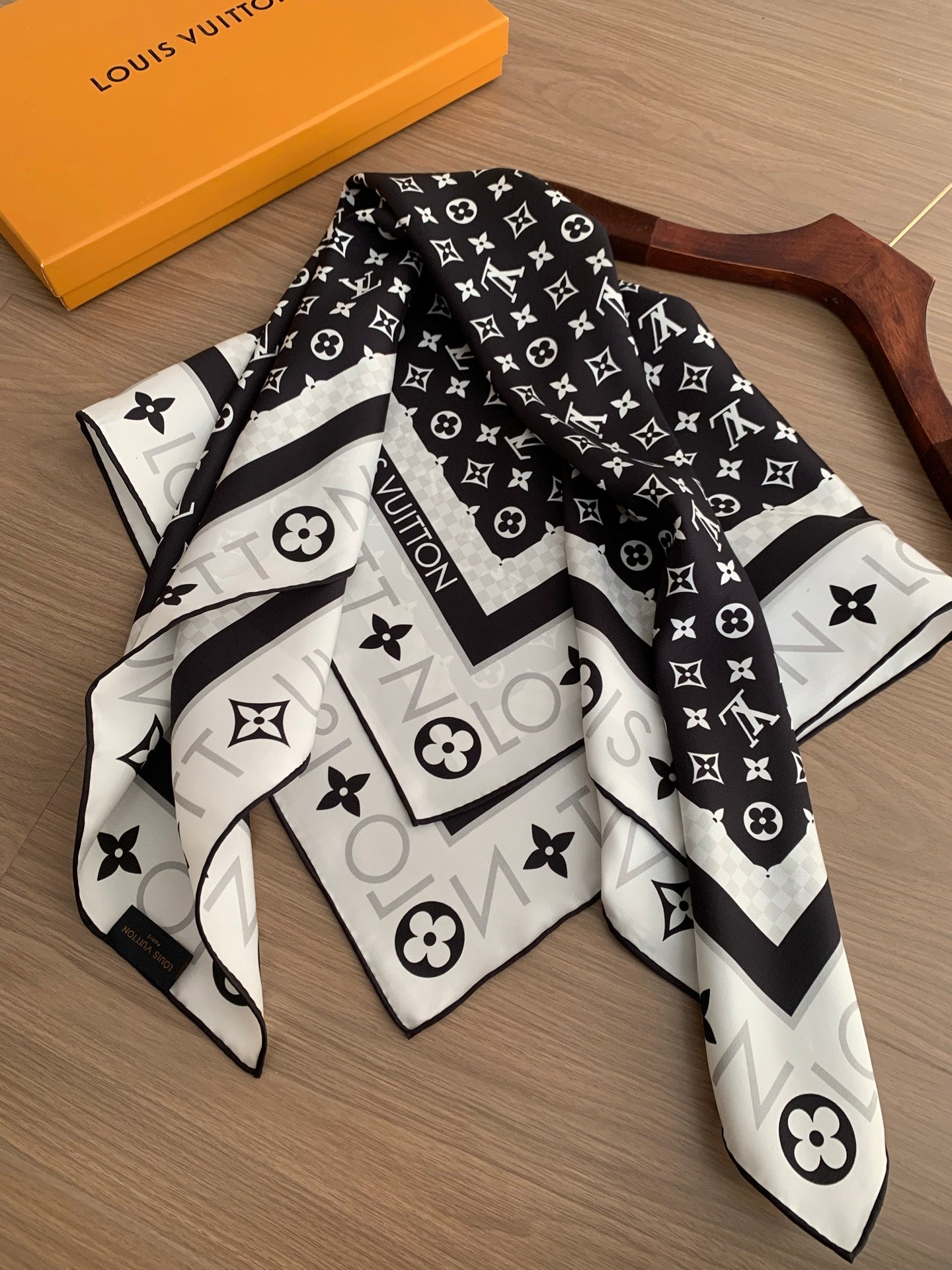 Timeless Elegance: Versatile Silk Scarf for Every Fashion Ensemble
