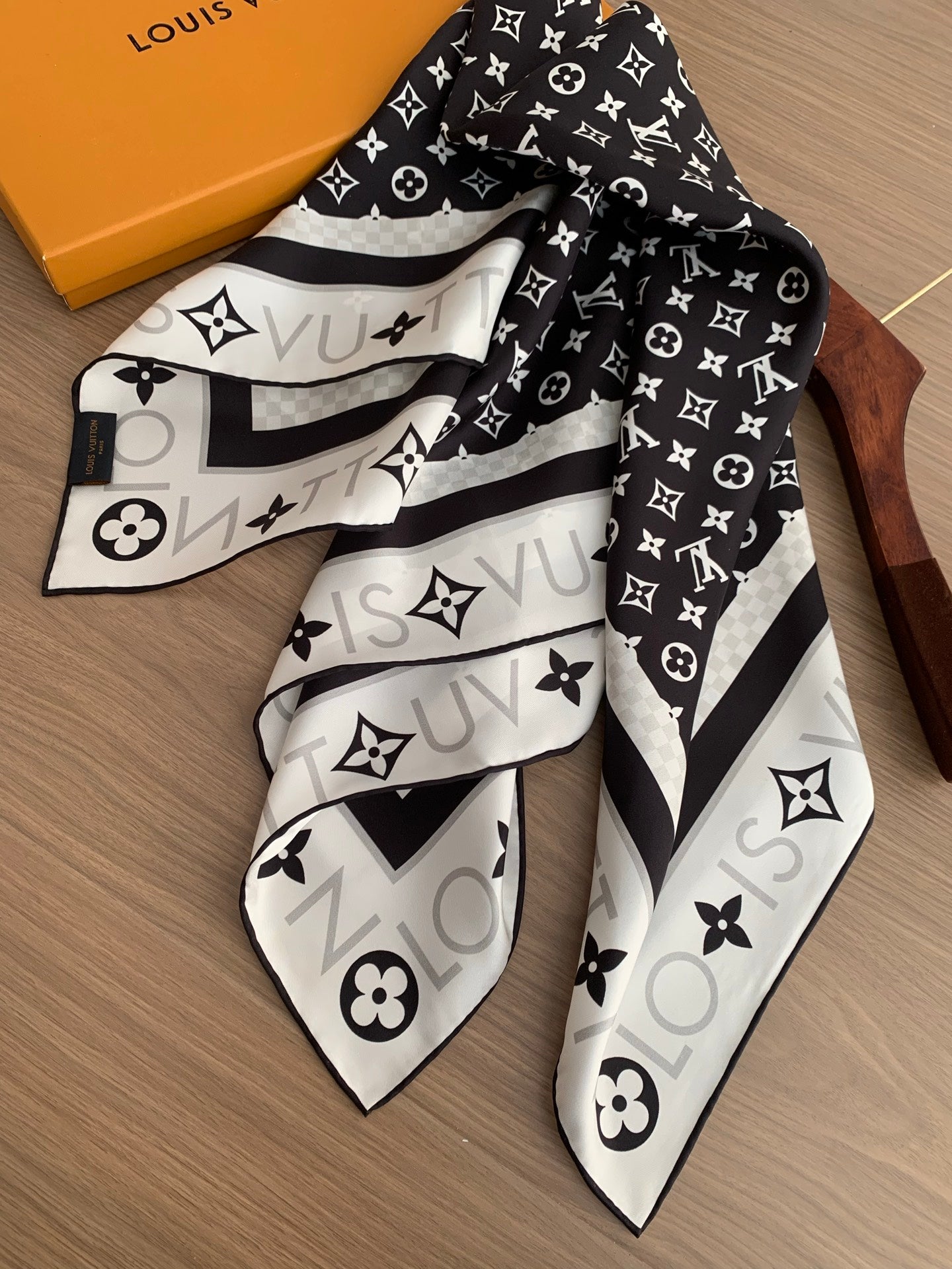 Timeless Elegance: Versatile Silk Scarf for Every Fashion Ensemble