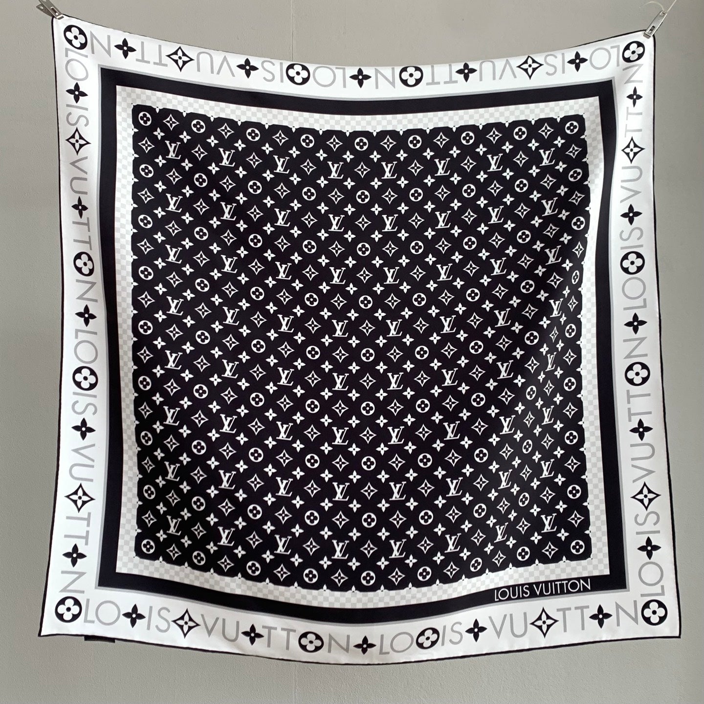 Timeless Elegance: Versatile Silk Scarf for Every Fashion Ensemble