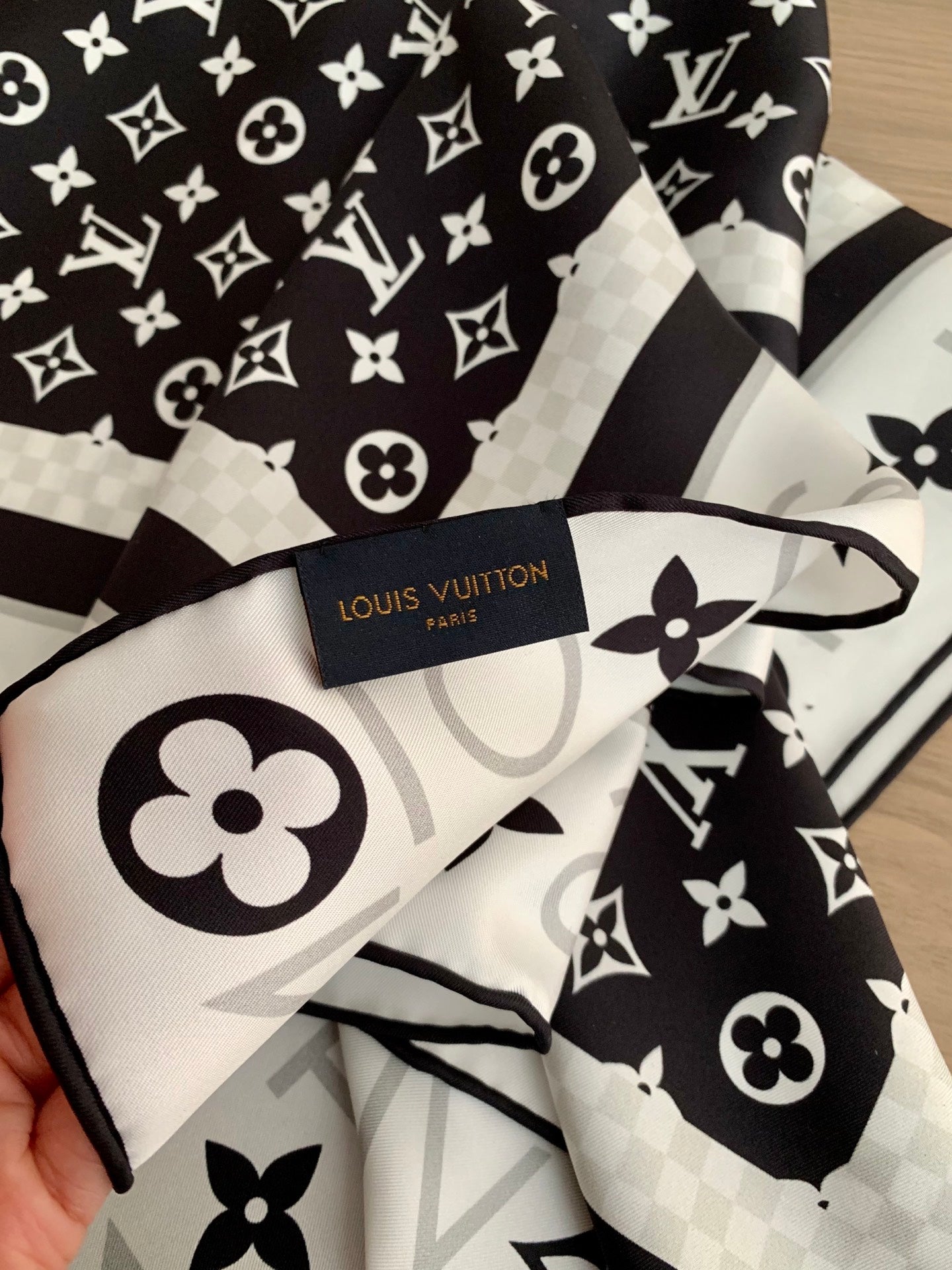 Timeless Elegance: Versatile Silk Scarf for Every Fashion Ensemble