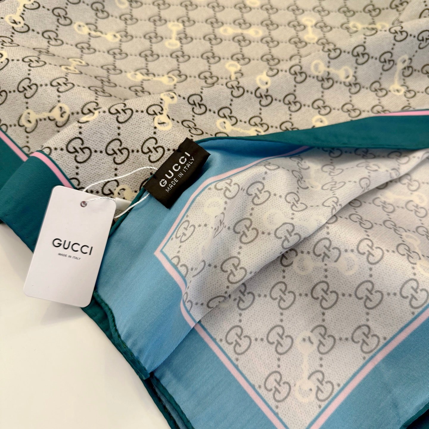 Classic Versatile Silk Scarf: Timeless Fashion for Every Wardrobe Essential