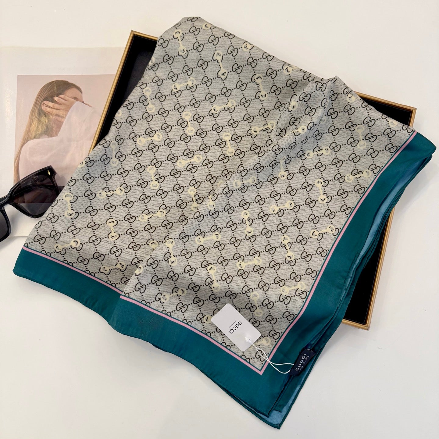 Classic Versatile Silk Scarf: Timeless Fashion for Every Wardrobe Essential