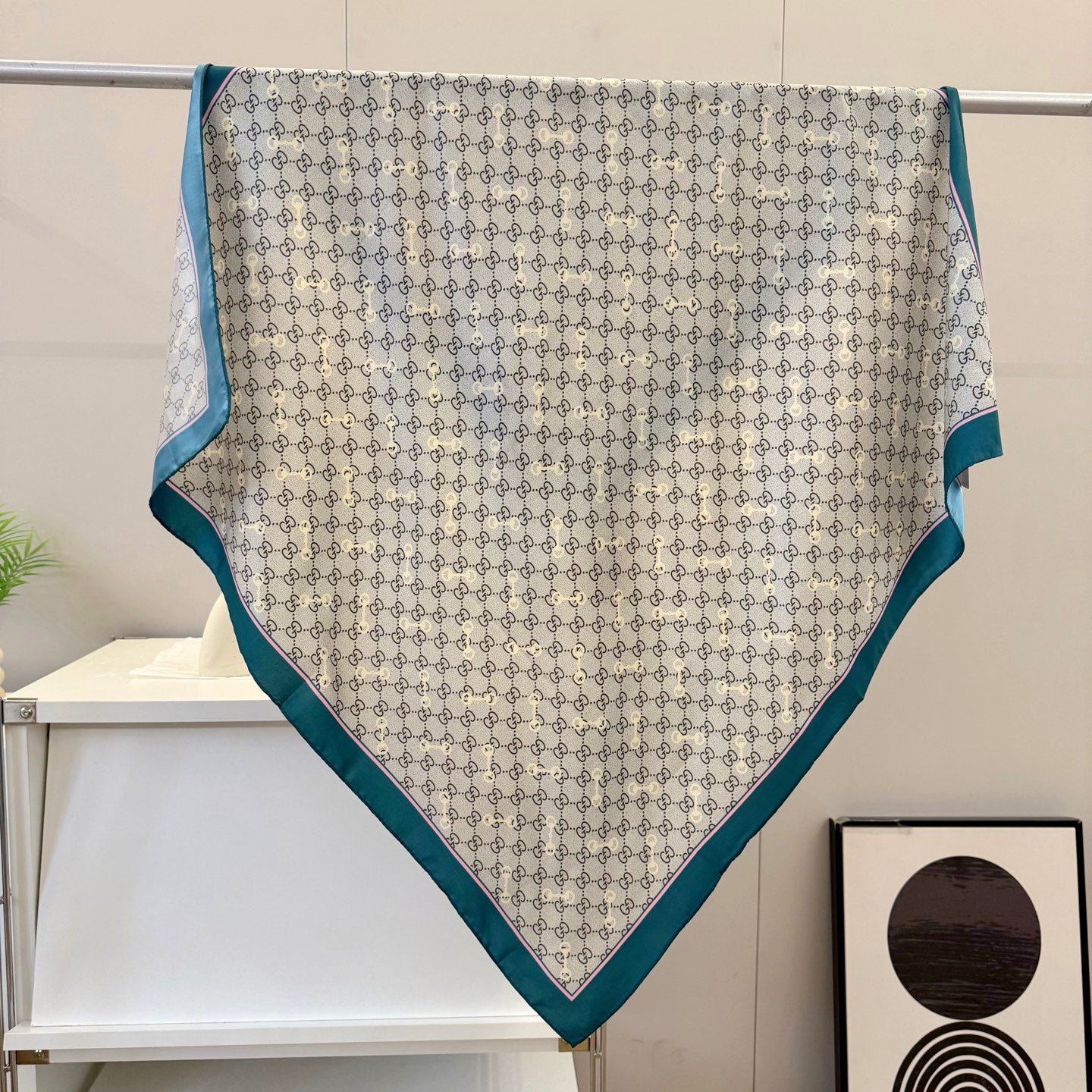 Classic Versatile Silk Scarf: Timeless Fashion for Every Wardrobe Essential