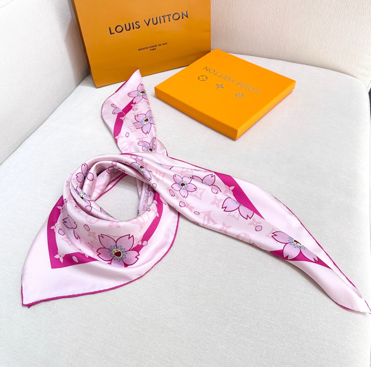 Daily Fashion Silk Scarf: Versatile Design for Non-Stop Stylish Days