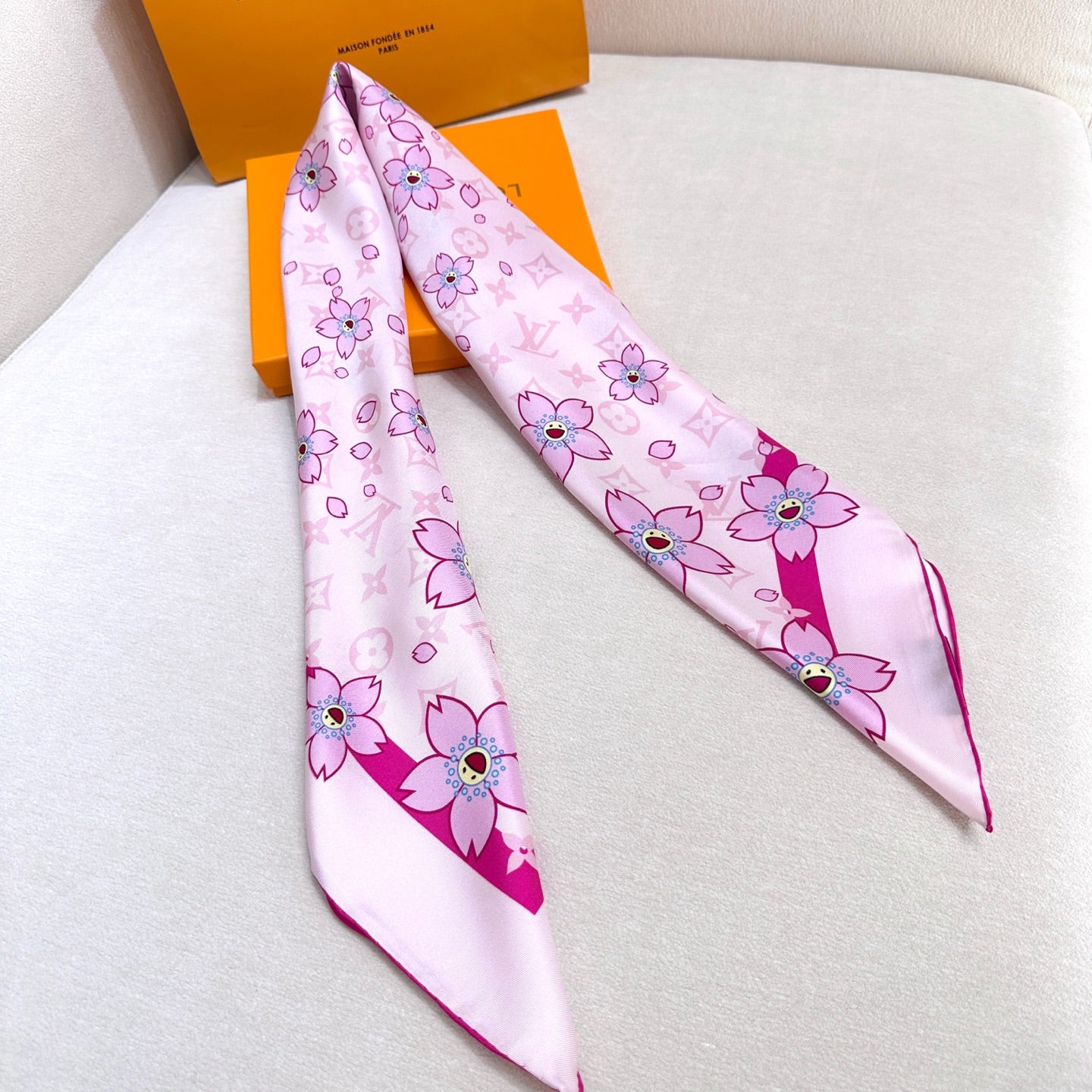 Daily Fashion Silk Scarf: Versatile Design for Non-Stop Stylish Days