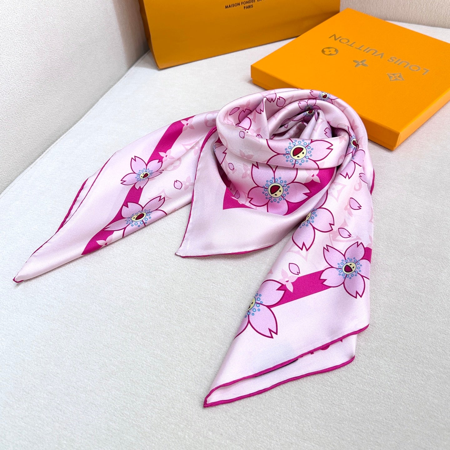 Daily Fashion Silk Scarf: Versatile Design for Non-Stop Stylish Days