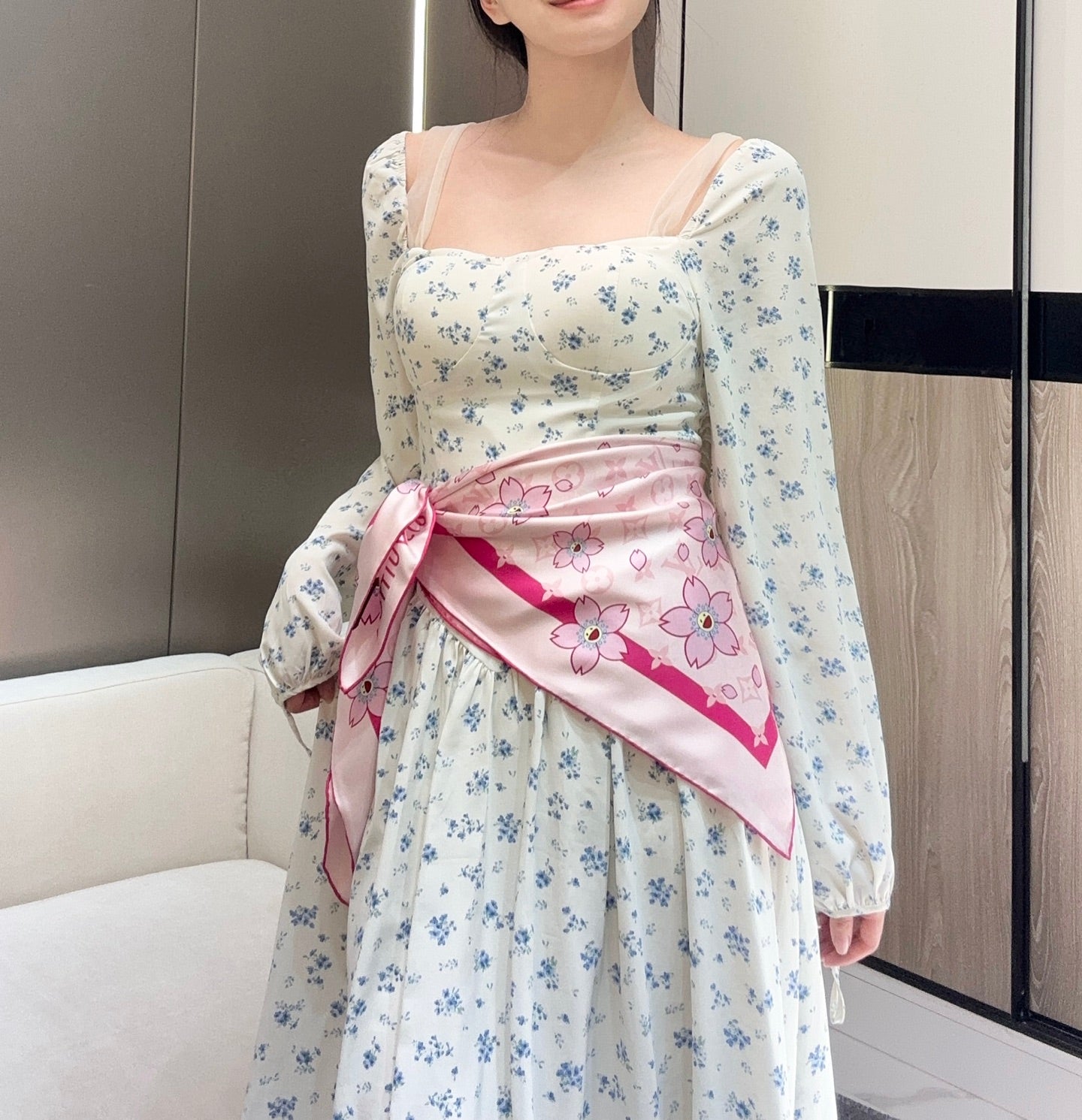 Daily Fashion Silk Scarf: Versatile Design for Non-Stop Stylish Days
