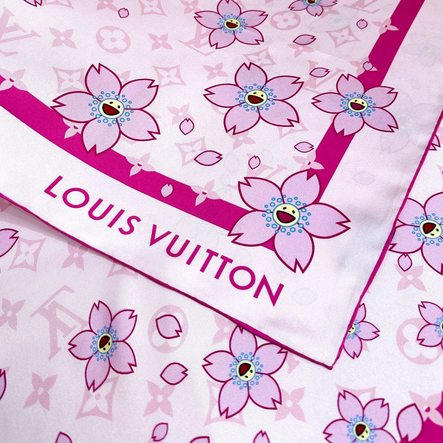 Daily Fashion Silk Scarf: Versatile Design for Non-Stop Stylish Days