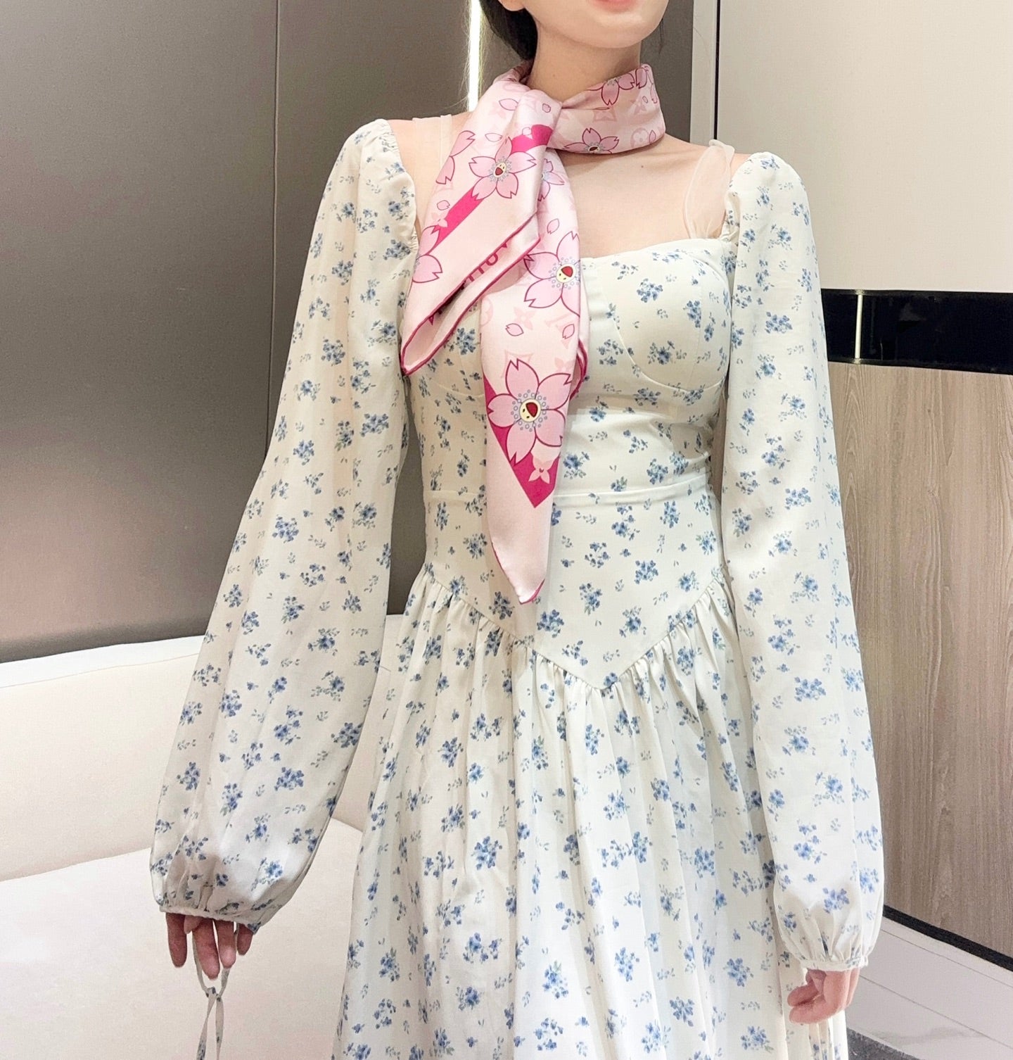 Daily Fashion Silk Scarf: Versatile Design for Non-Stop Stylish Days