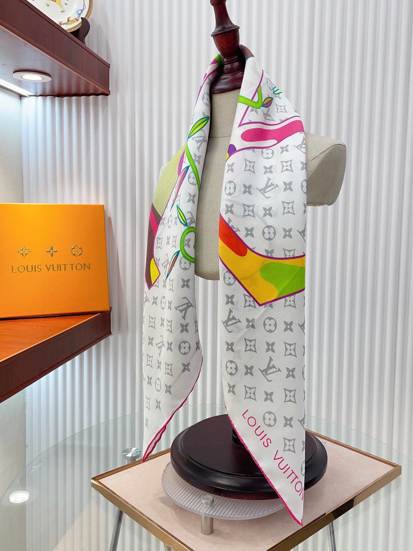 On-Trend Silk Scarf: Versatile Design to Complement Every Wardrobe