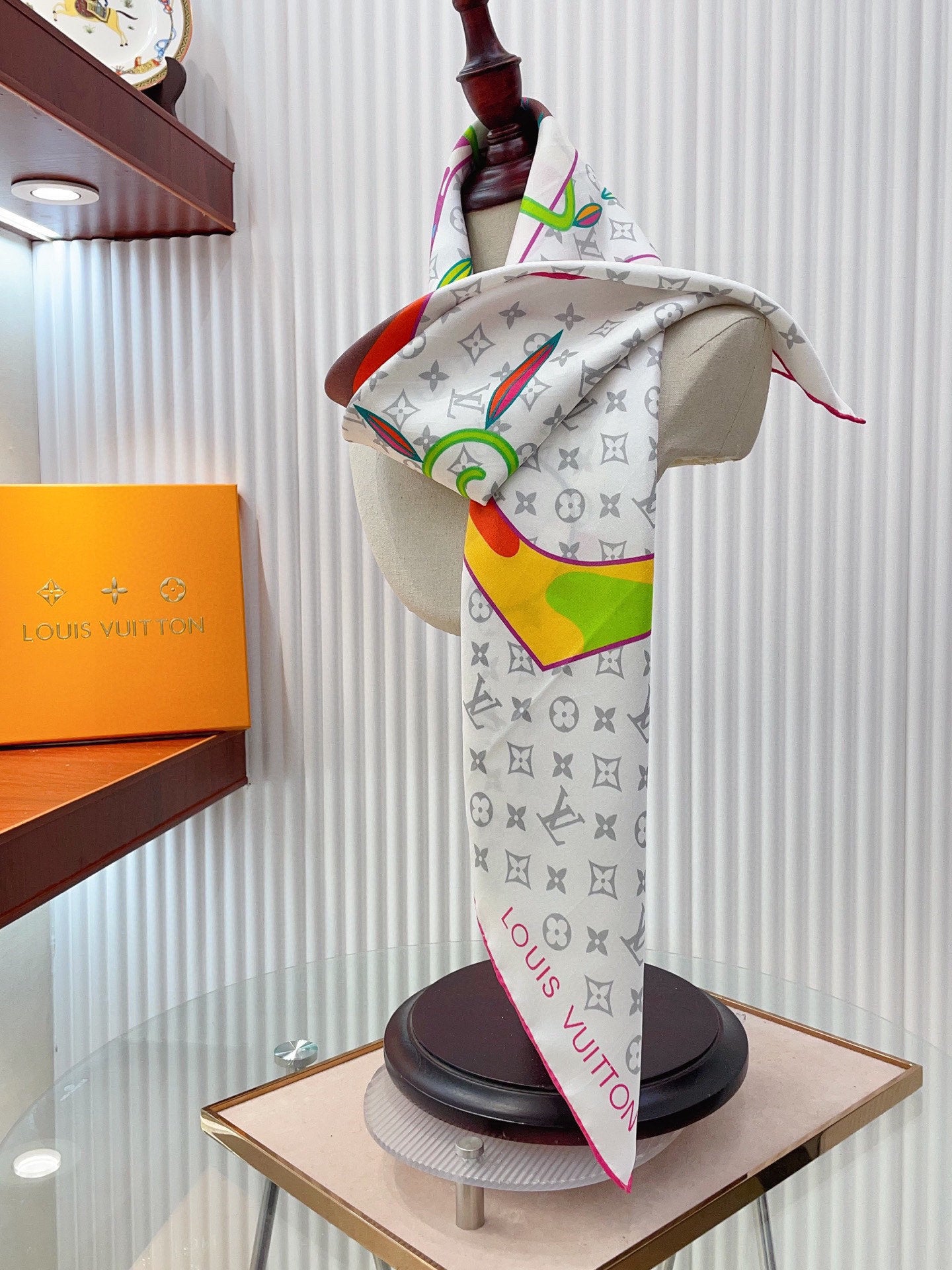 On-Trend Silk Scarf: Versatile Design to Complement Every Wardrobe