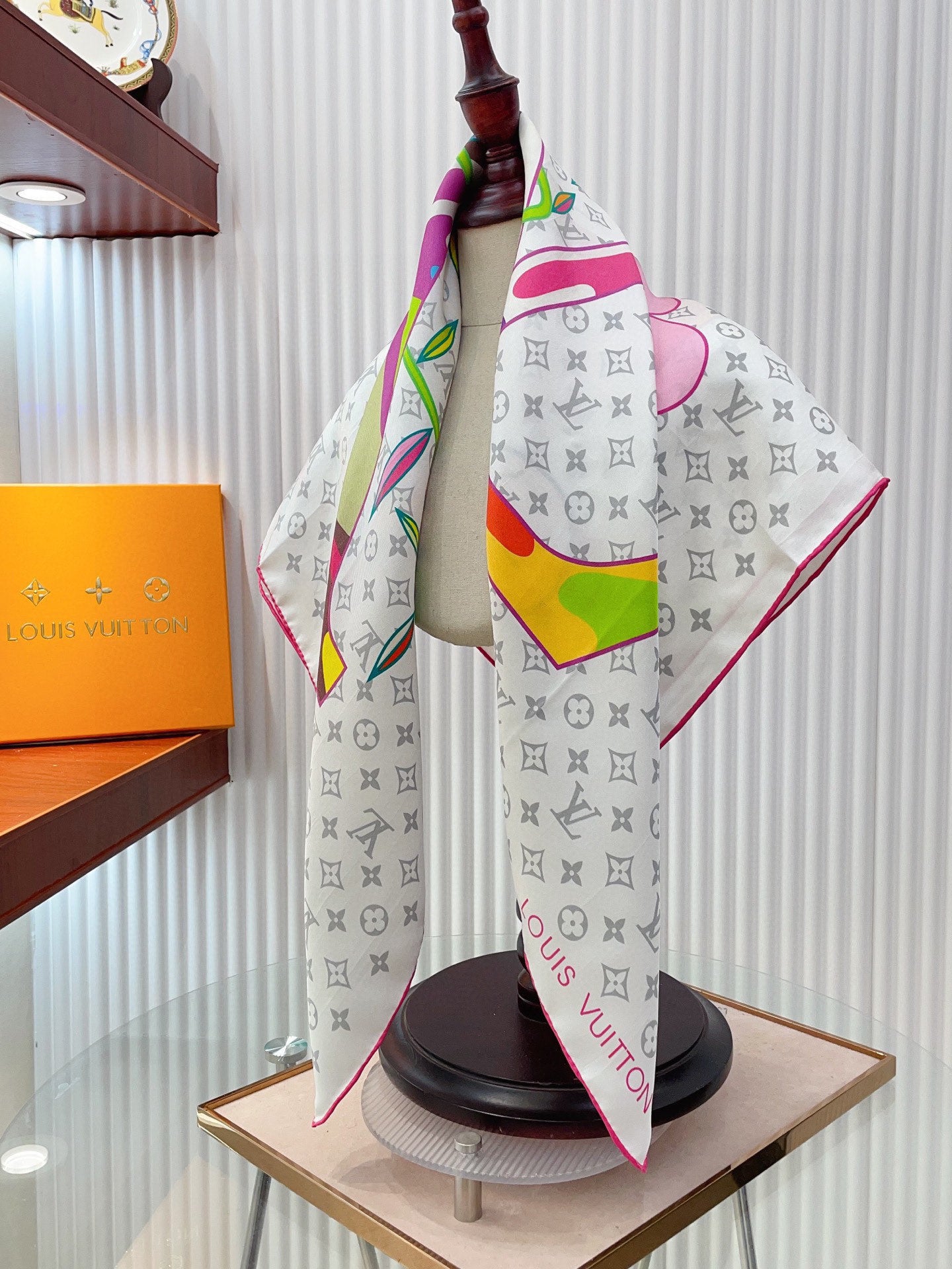 On-Trend Silk Scarf: Versatile Design to Complement Every Wardrobe