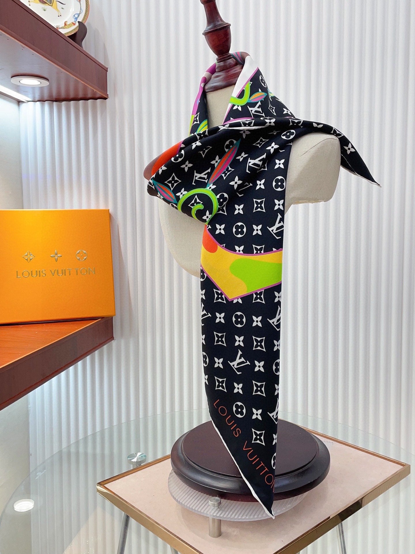 On-Trend Silk Scarf: Versatile Design to Complement Every Wardrobe