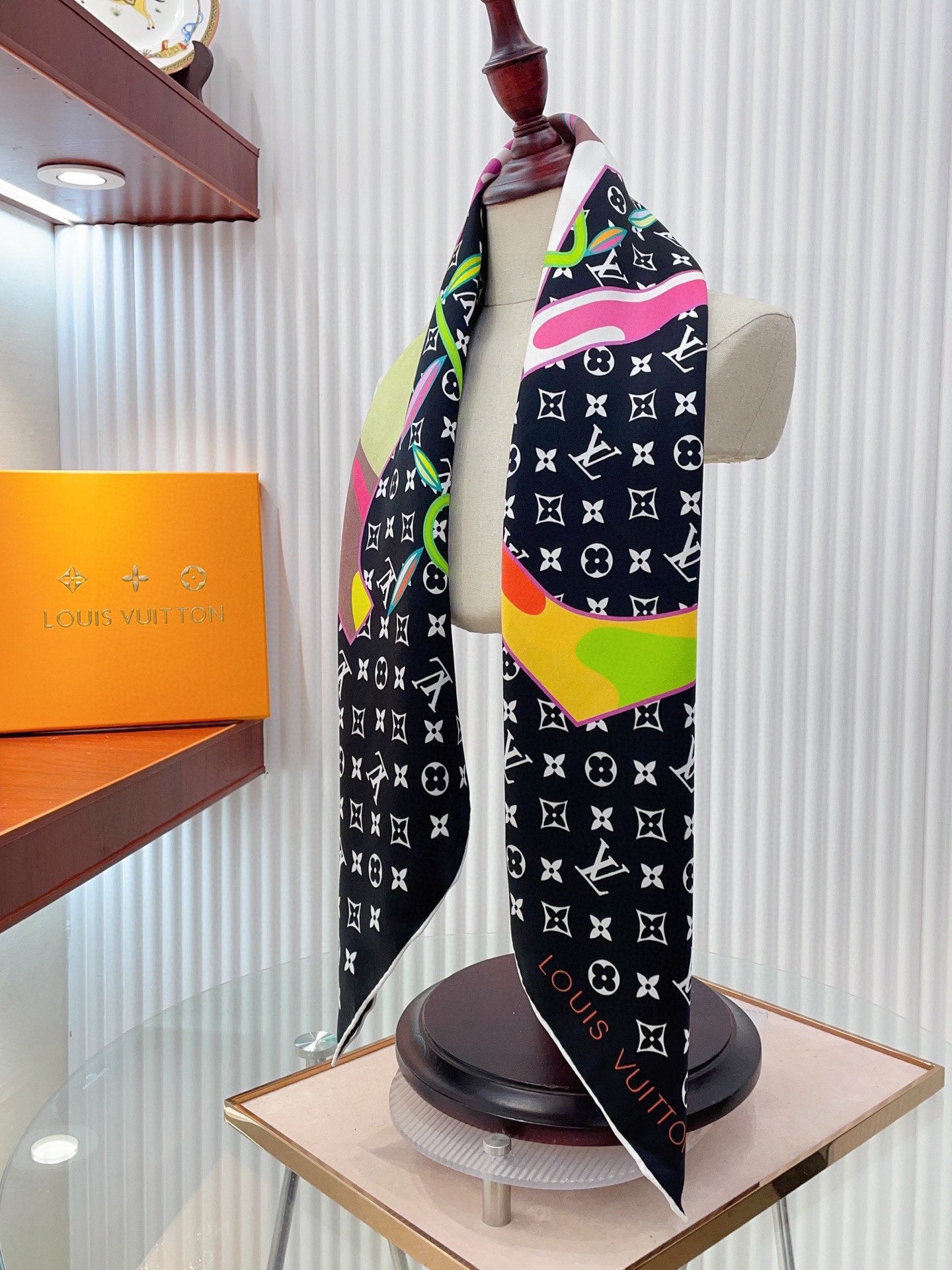 On-Trend Silk Scarf: Versatile Design to Complement Every Wardrobe