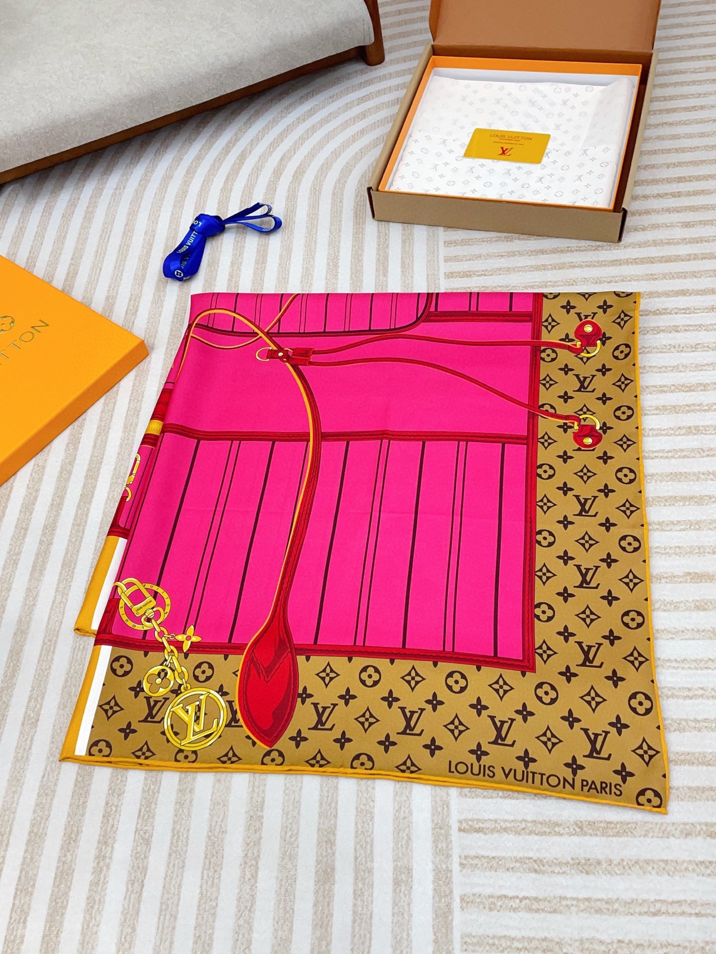 Fashion-Forward Versatile Silk Scarf: Add a Pop of Style to Any Ensemble