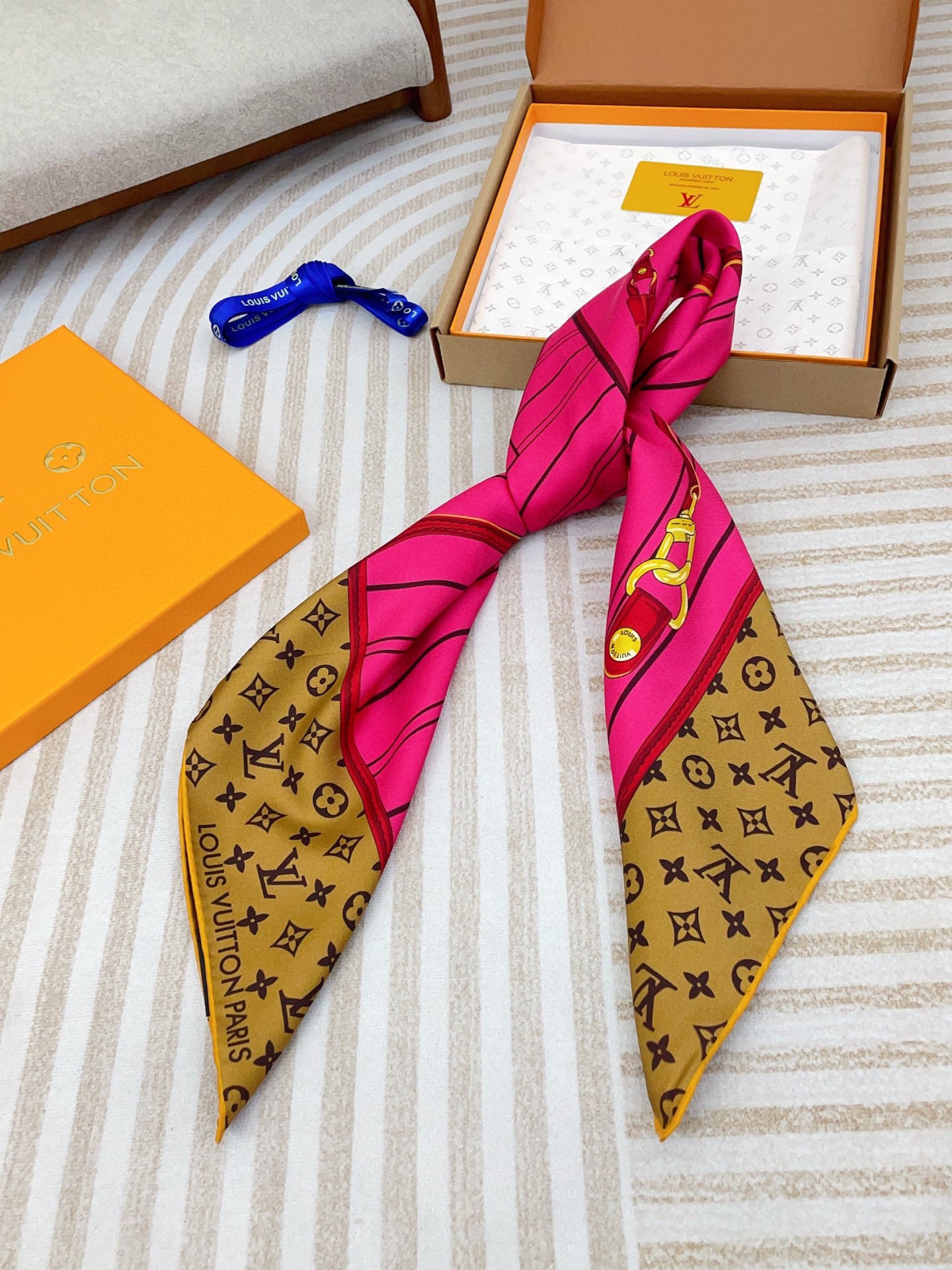 Fashion-Forward Versatile Silk Scarf: Add a Pop of Style to Any Ensemble
