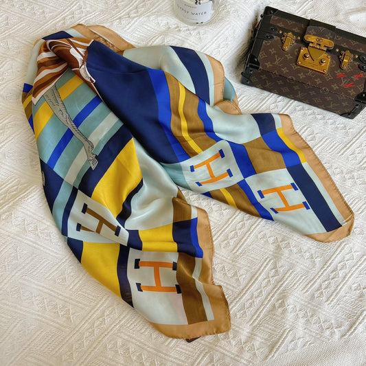 Minimalist Glam: Versatile Silk Scarf – The Ultimate Accessory for Effortless Fashion