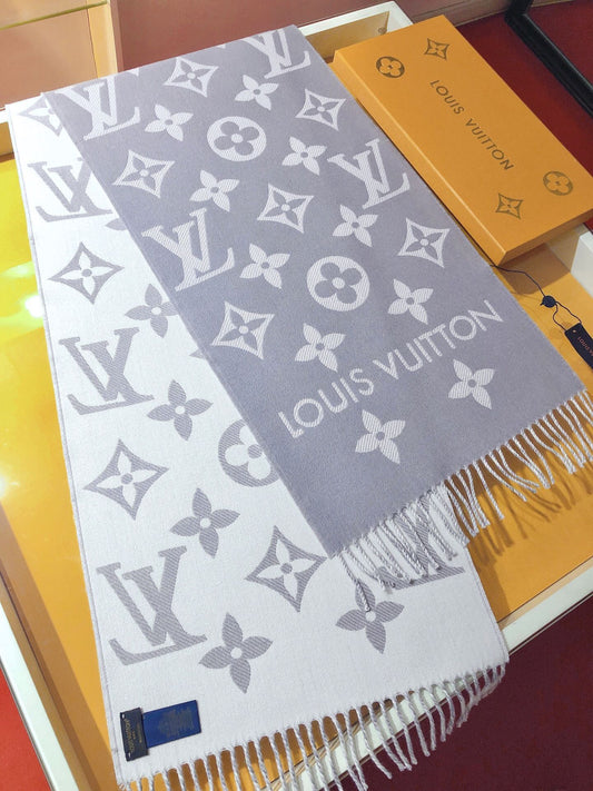 Gift-Worthy Cashmere Scarf – Elegant Packaging for Birthdays, Holidays & Anniversaries
