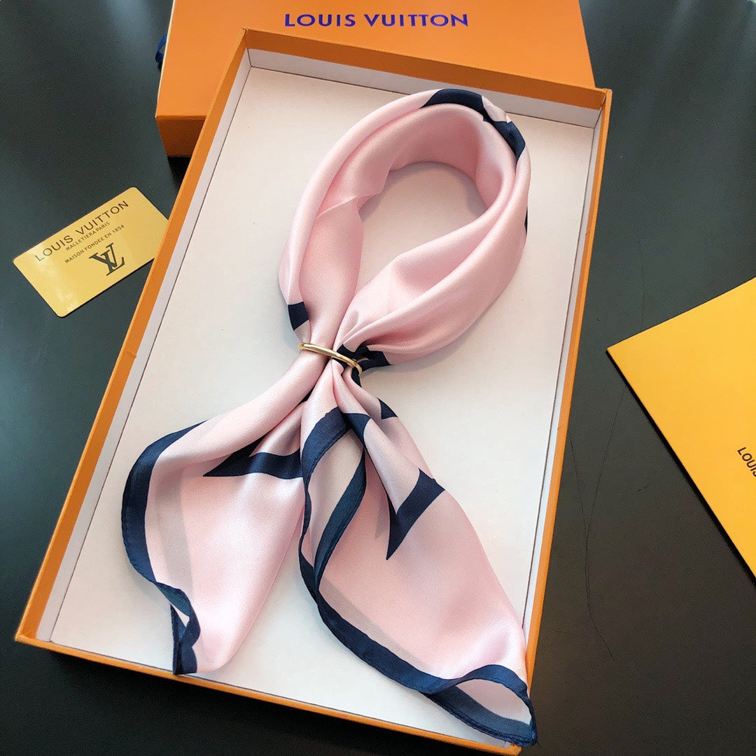 Wardrobe Game-Changer: Multi-Purpose Silk Scarves for Any Ensemble
