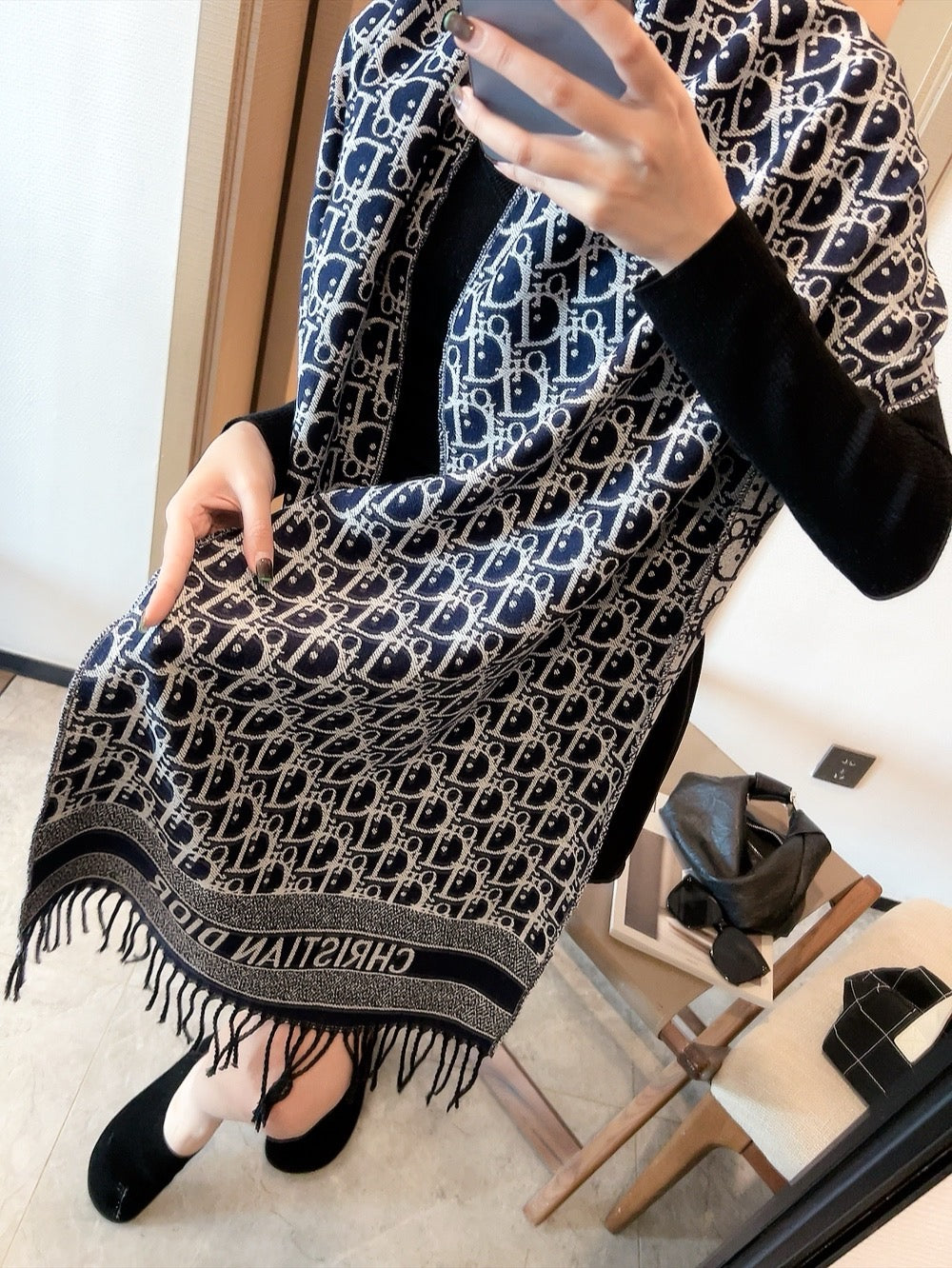 Winter Cashmere Scarf: Plush Texture to Keep You Cozy on Cold Days