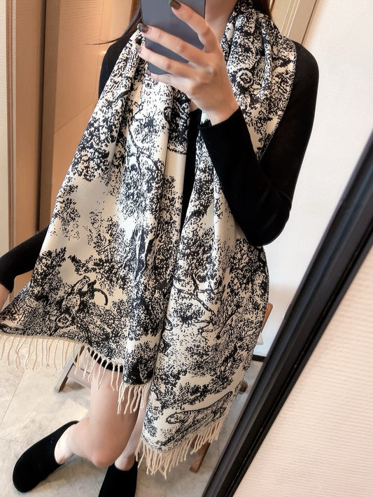 Long Cashmere Scarf: Adjustable Draping Options for Custom Style & Comfort
