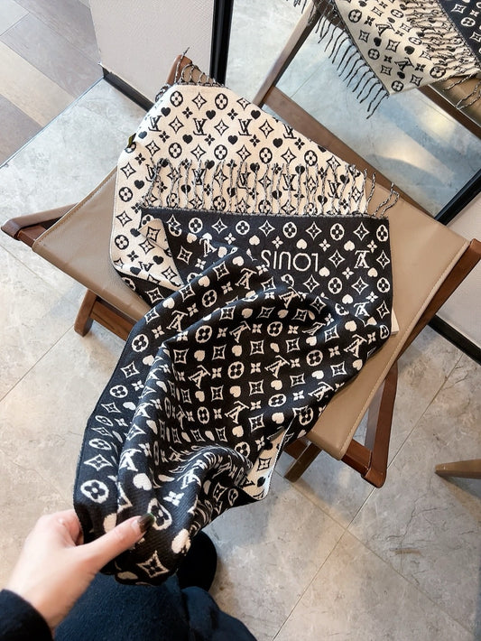 Printed Cashmere Scarf: Subtle Patterns to Add Personality to Your Wardrobe