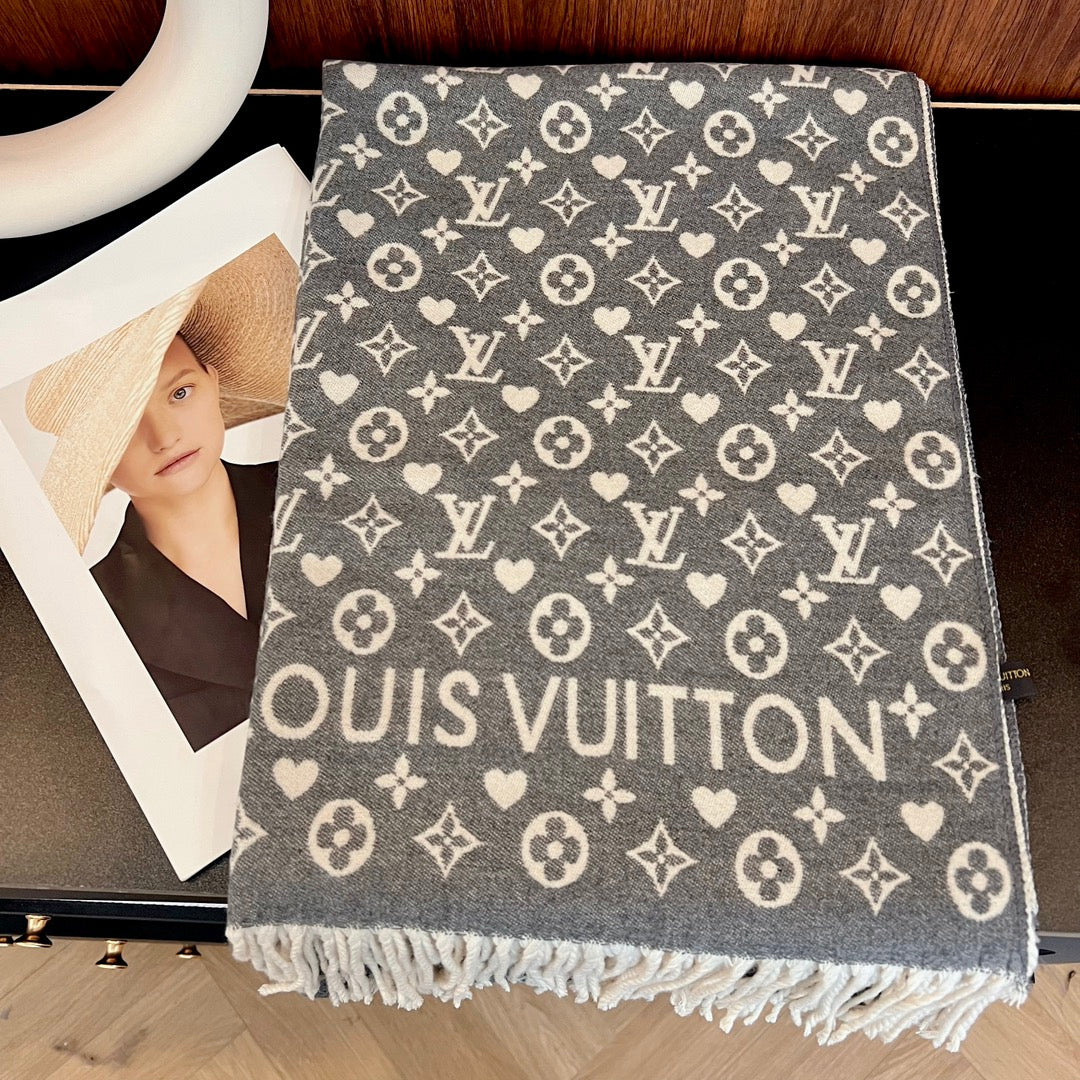 Premium Cashmere Scarf – Ultra-Soft, Warm & Timeless Style for All Seasons