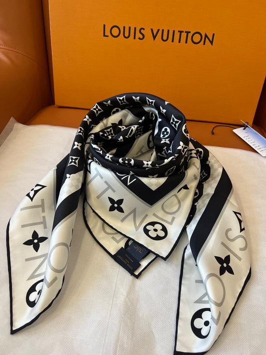 Classic Silk Scarf: Blend Fashion & Versatility for Timeless Appeal