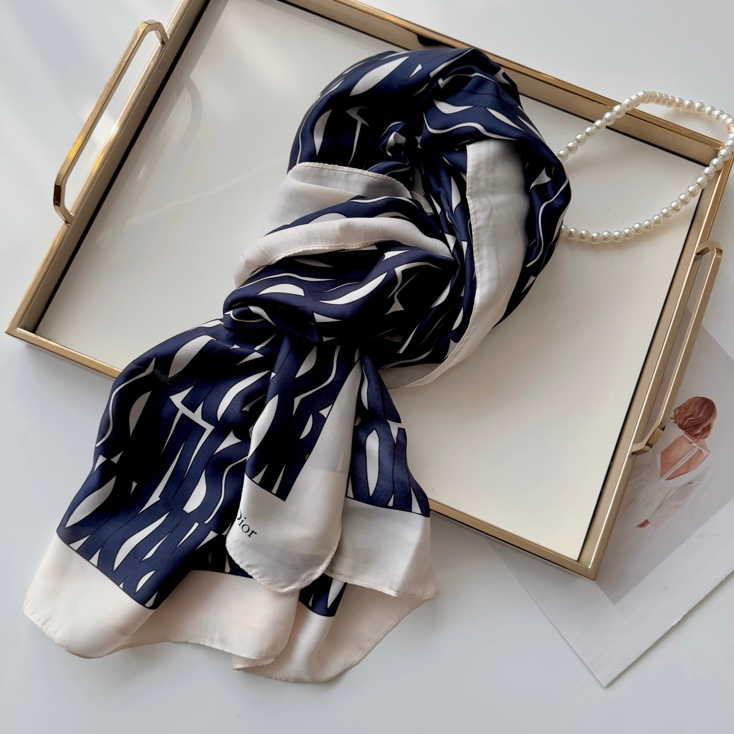 Fashion-Forward Large Silk Scarf – Versatile Enough for Jeans, Skirts & Blazers