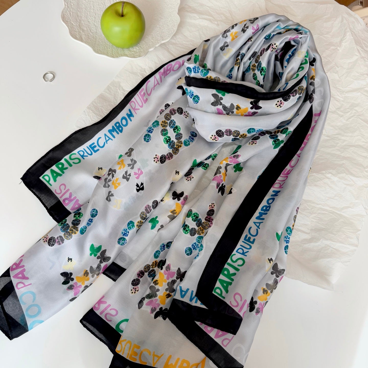 Trendy Oversized Silk Scarf: Versatile Style Essential for Every Outfit