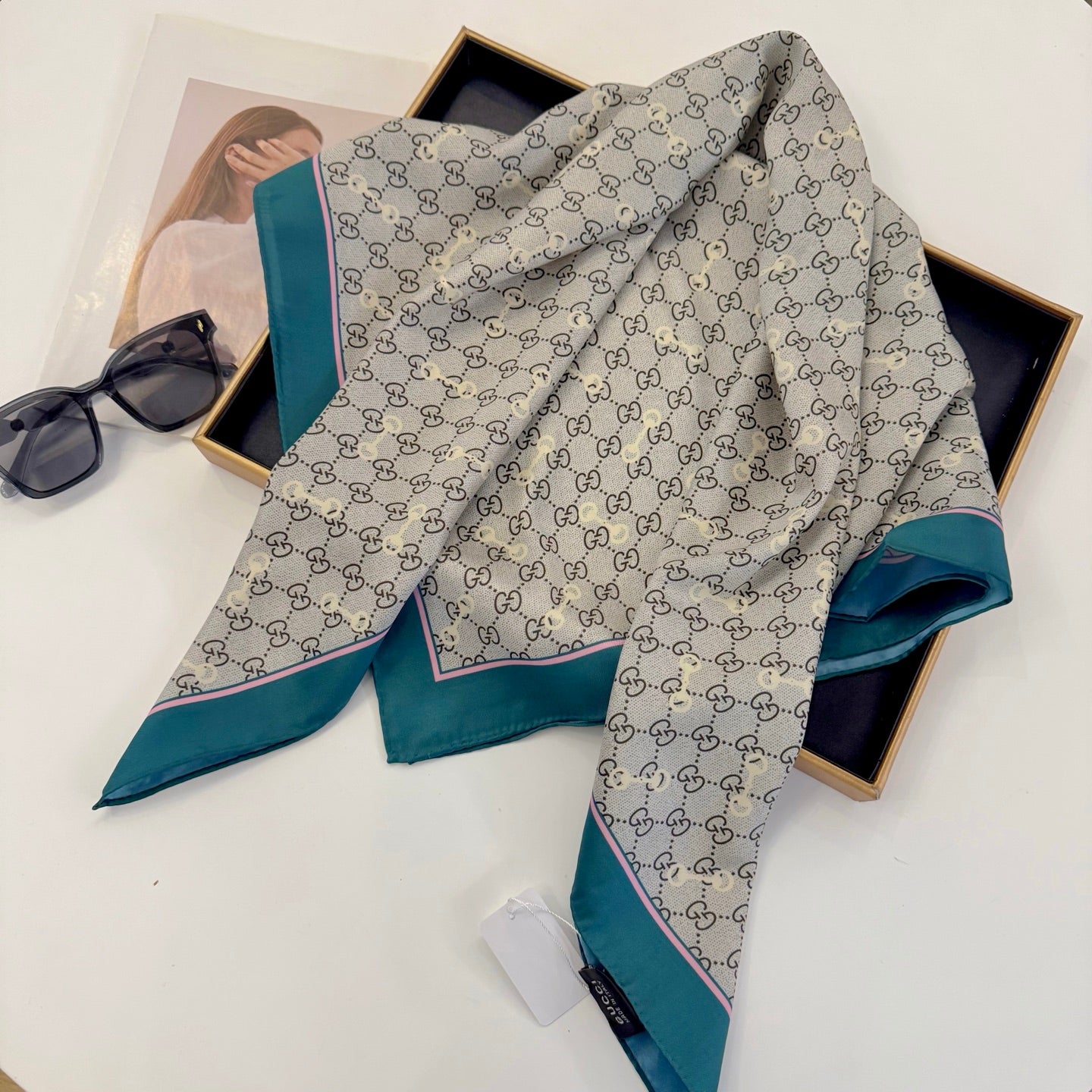 Classic Versatile Silk Scarf: Timeless Fashion for Every Wardrobe Essential