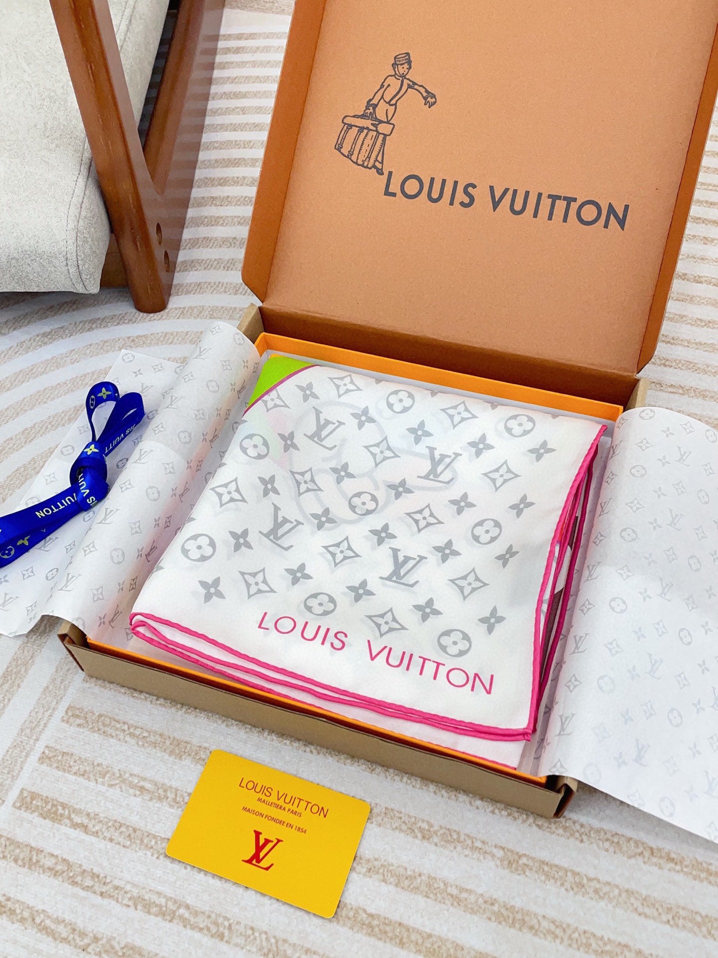 On-Trend Silk Scarf: Versatile Design to Complement Every Wardrobe